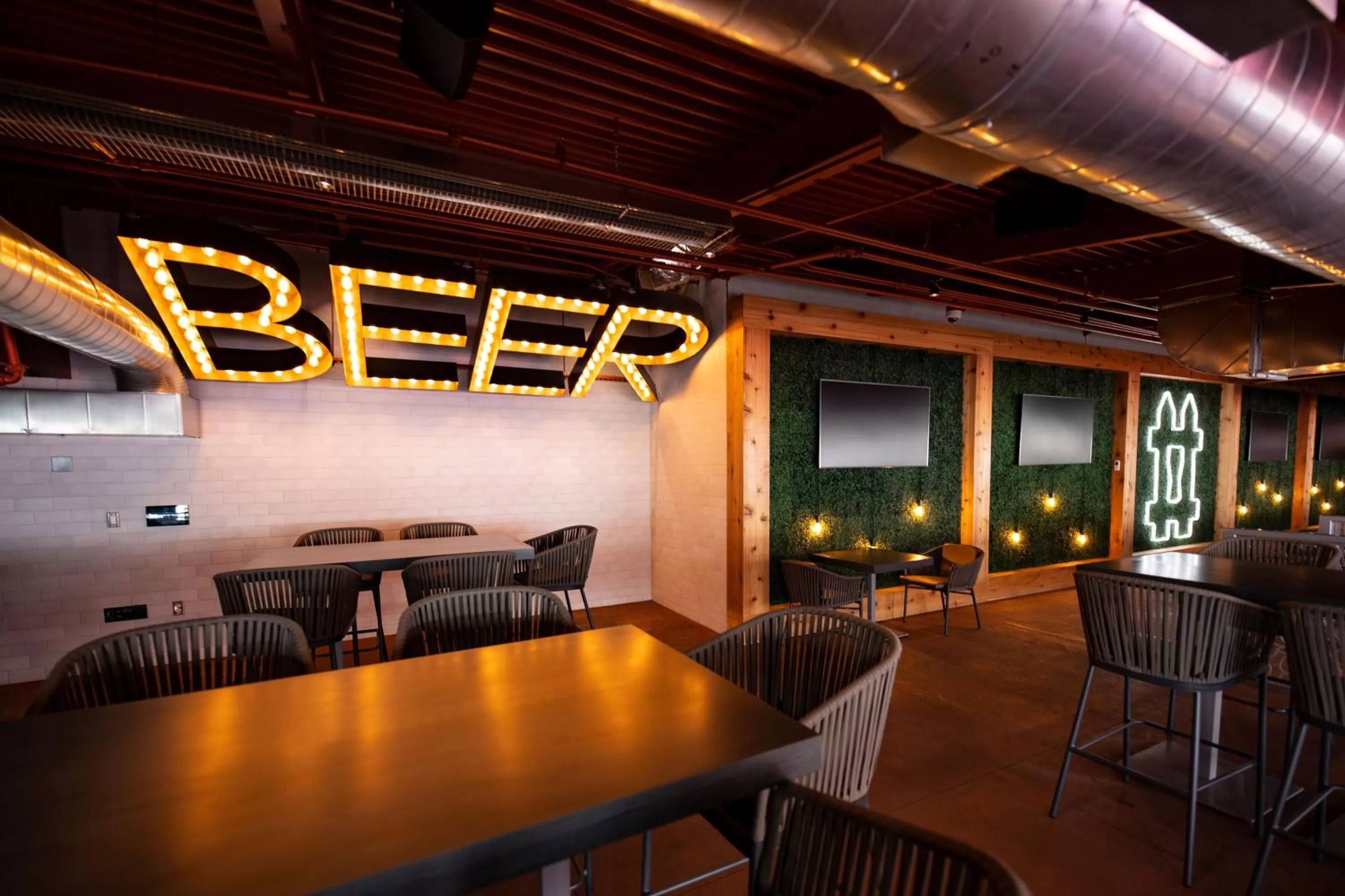 Restaurant/places to eat in Ellis Island Hotel Casino & Brewery