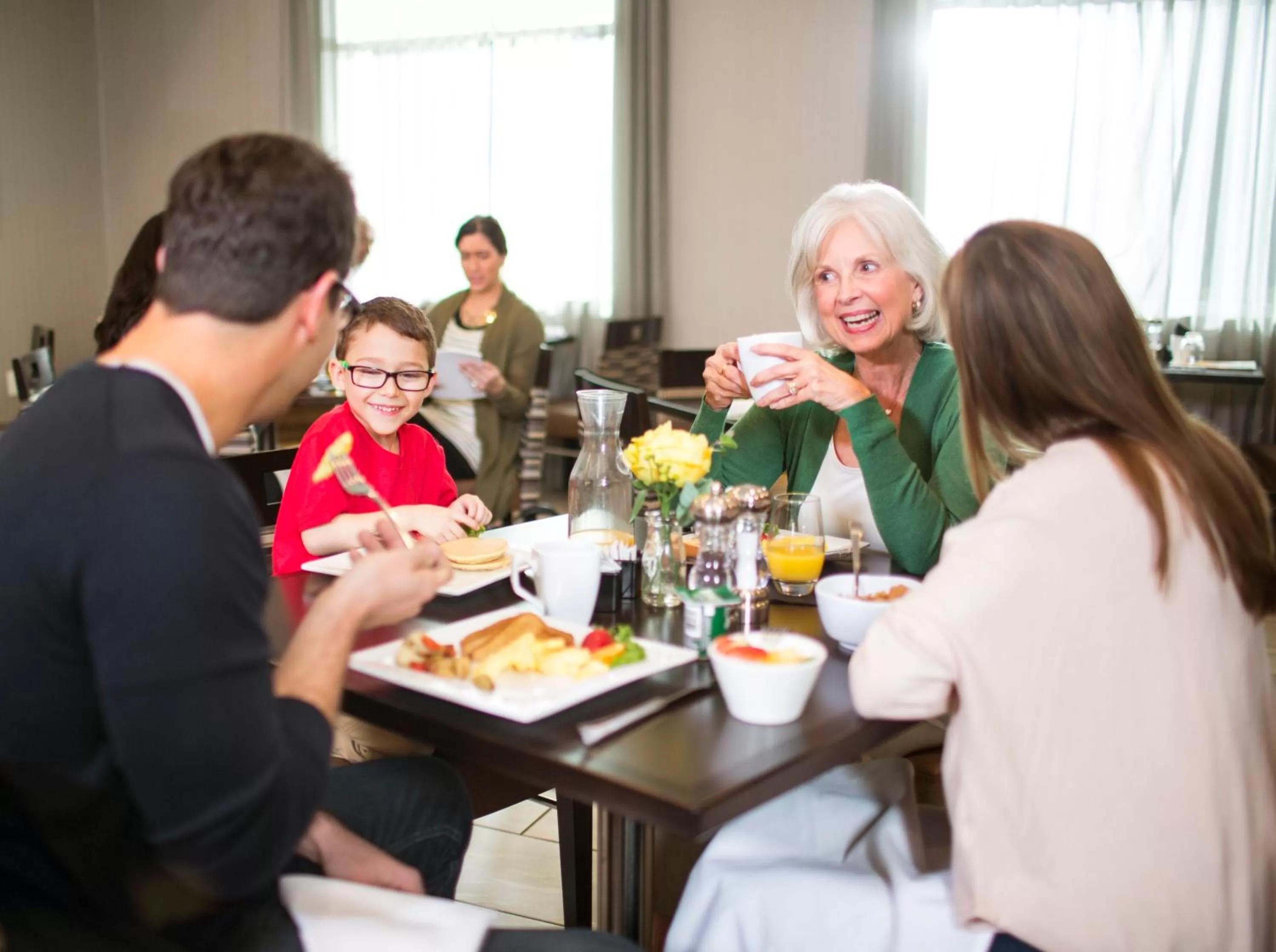 Restaurant/places to eat, Guests in Modesto Hotel - Gateway to Yosemite