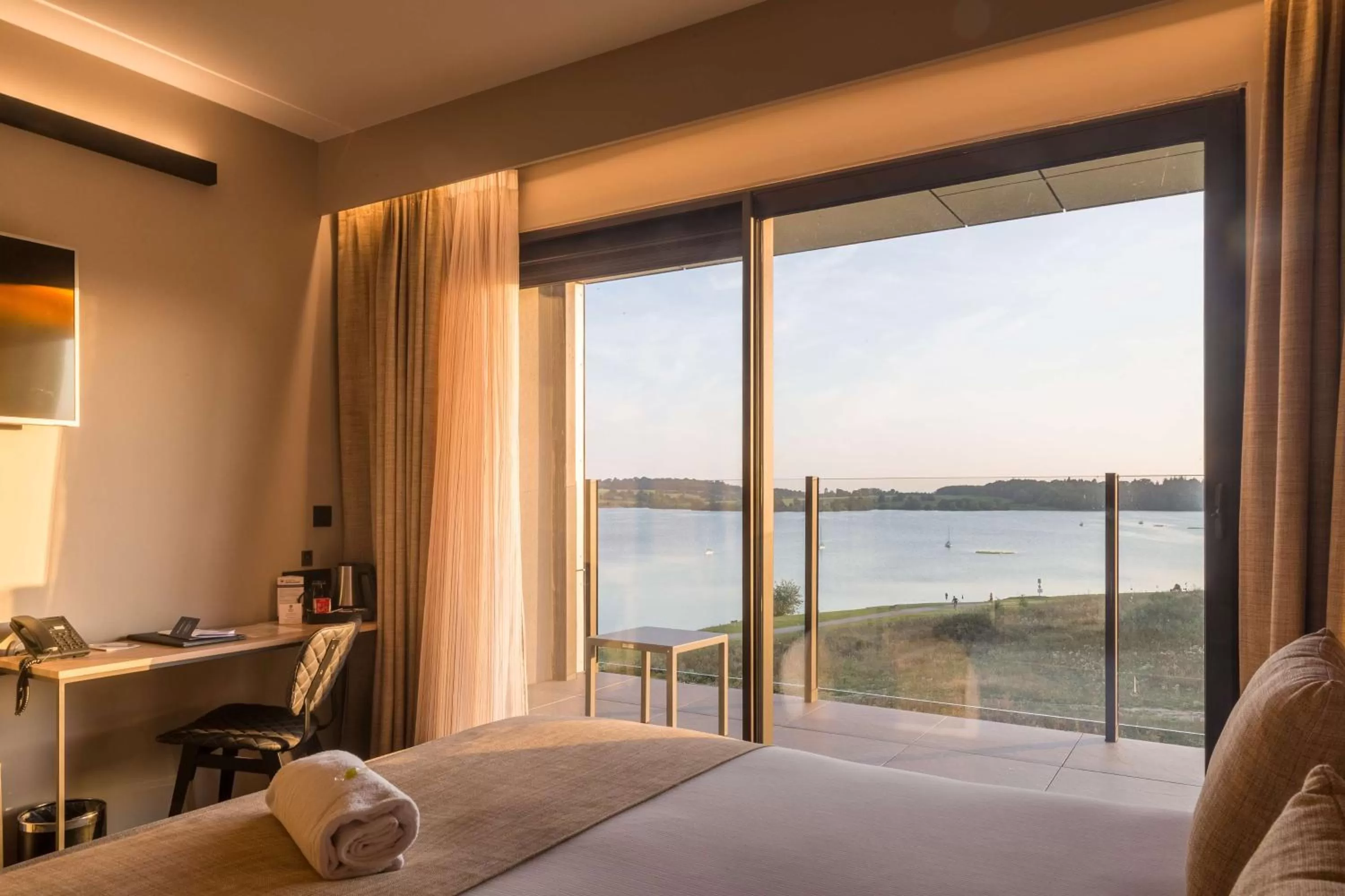 Photo of the whole room, Bed in Golden Lakes Hotel