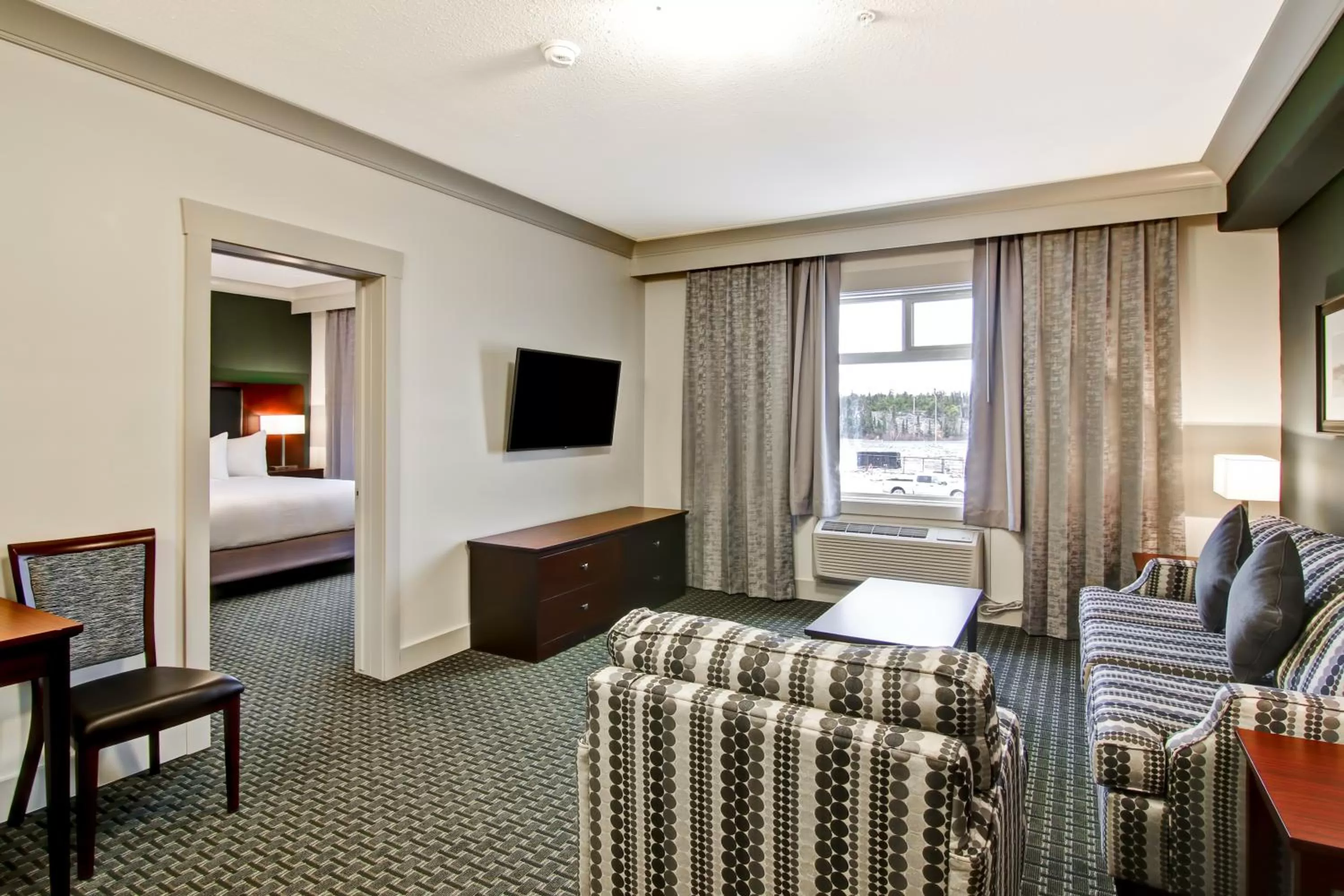 Living room, Bed in Chateau Nova Yellowknife