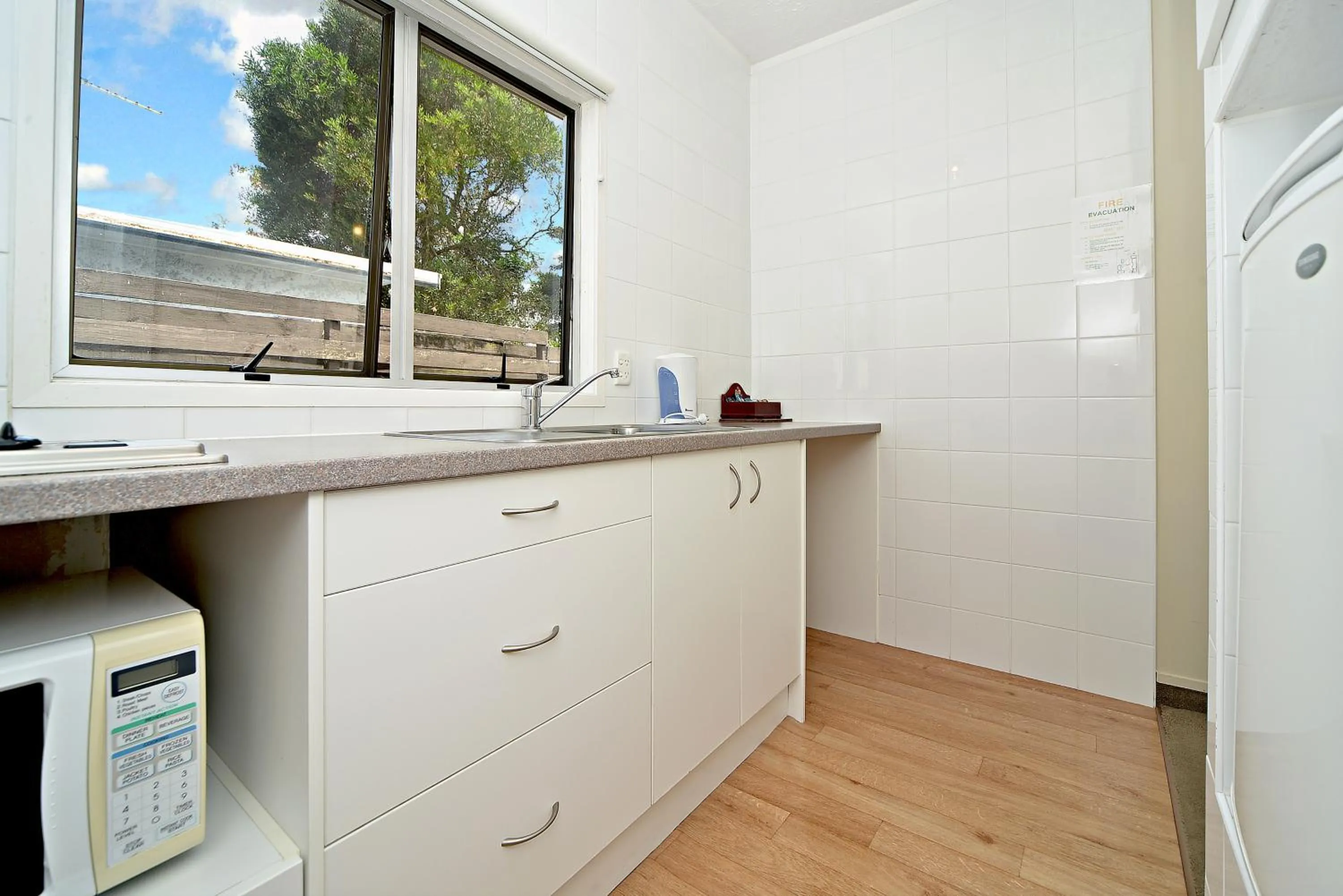Kitchen or kitchenette in Takapuna Motor Lodge