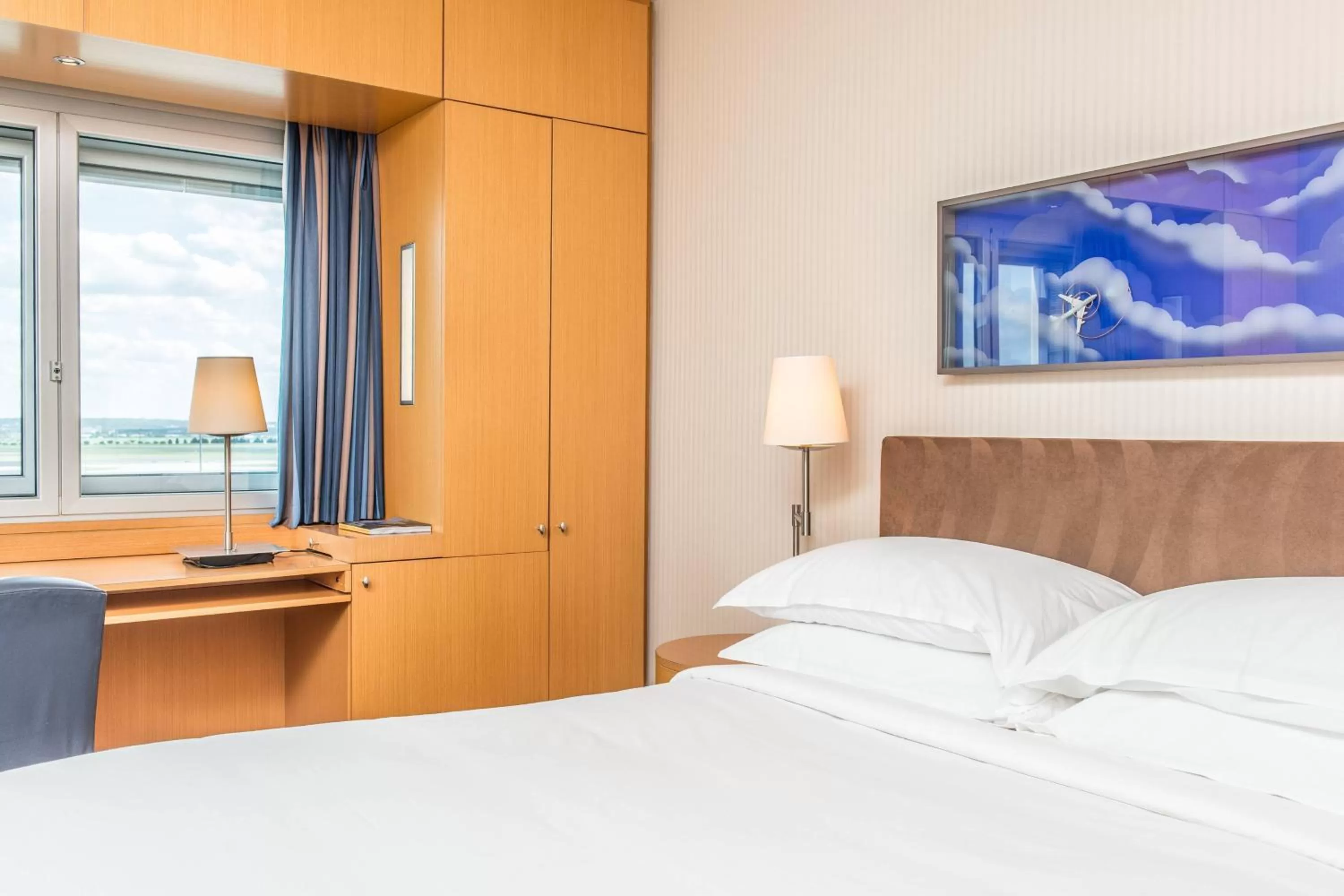 Photo of the whole room, Bed in Sheraton Paris Charles de Gaulle Airport Hotel