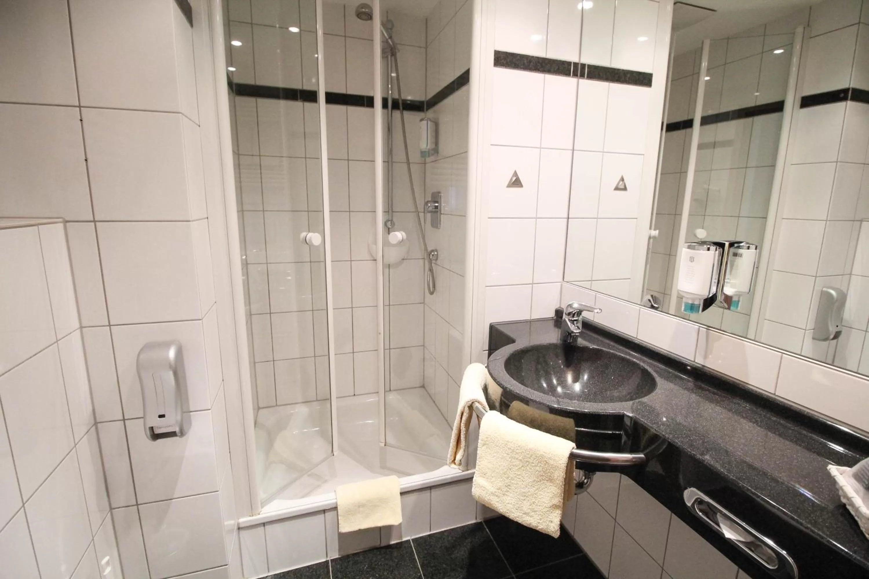 Bathroom in Hotel National Düsseldorf (Superior)