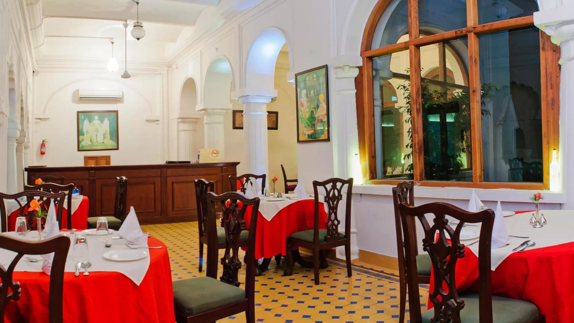 Restaurant/places to eat in Neemrana's - Baradari Palace