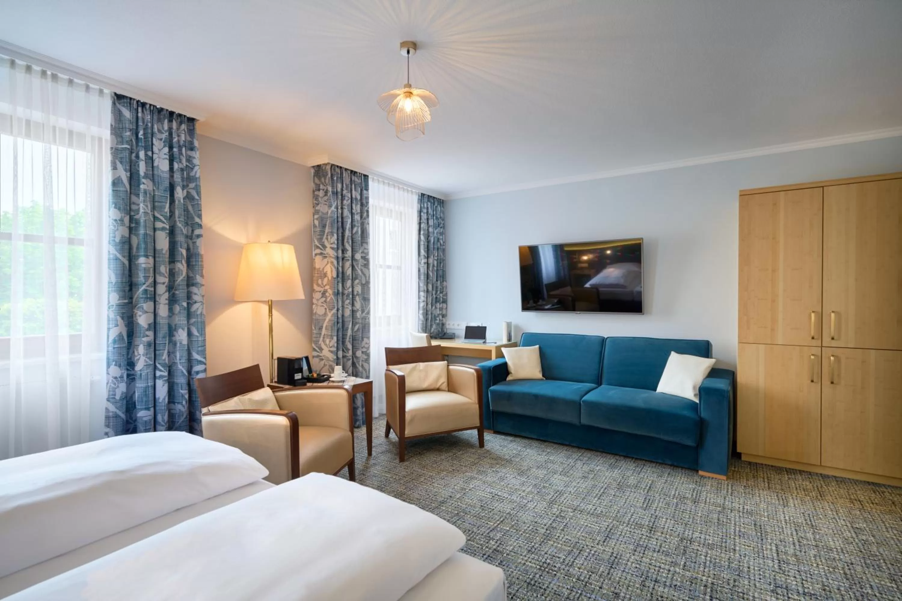 Photo of the whole room, Bed in Hotel Lechnerhof Unterföhring