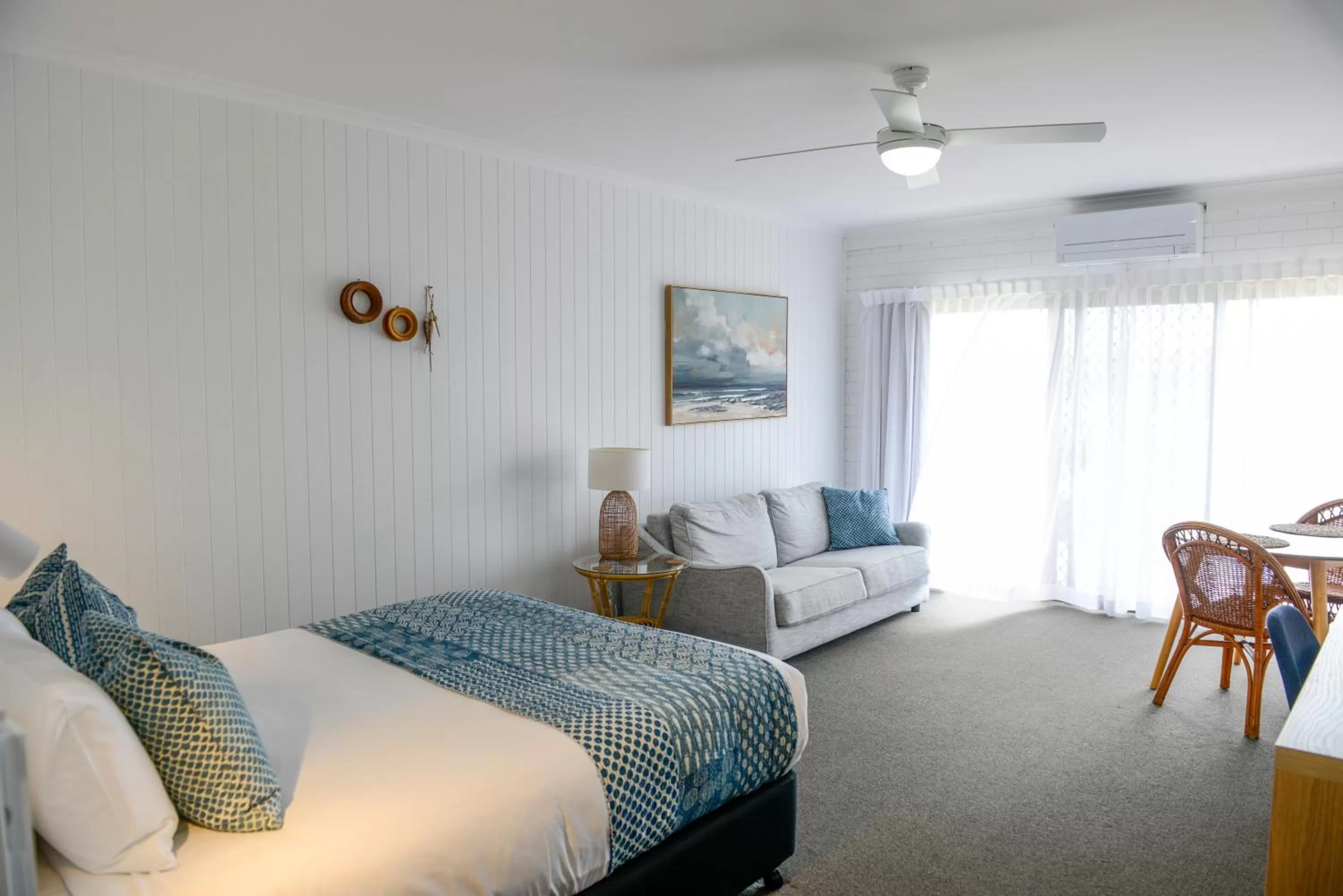 Guests, Bed in Mollymook Seascape Motel and Apartments