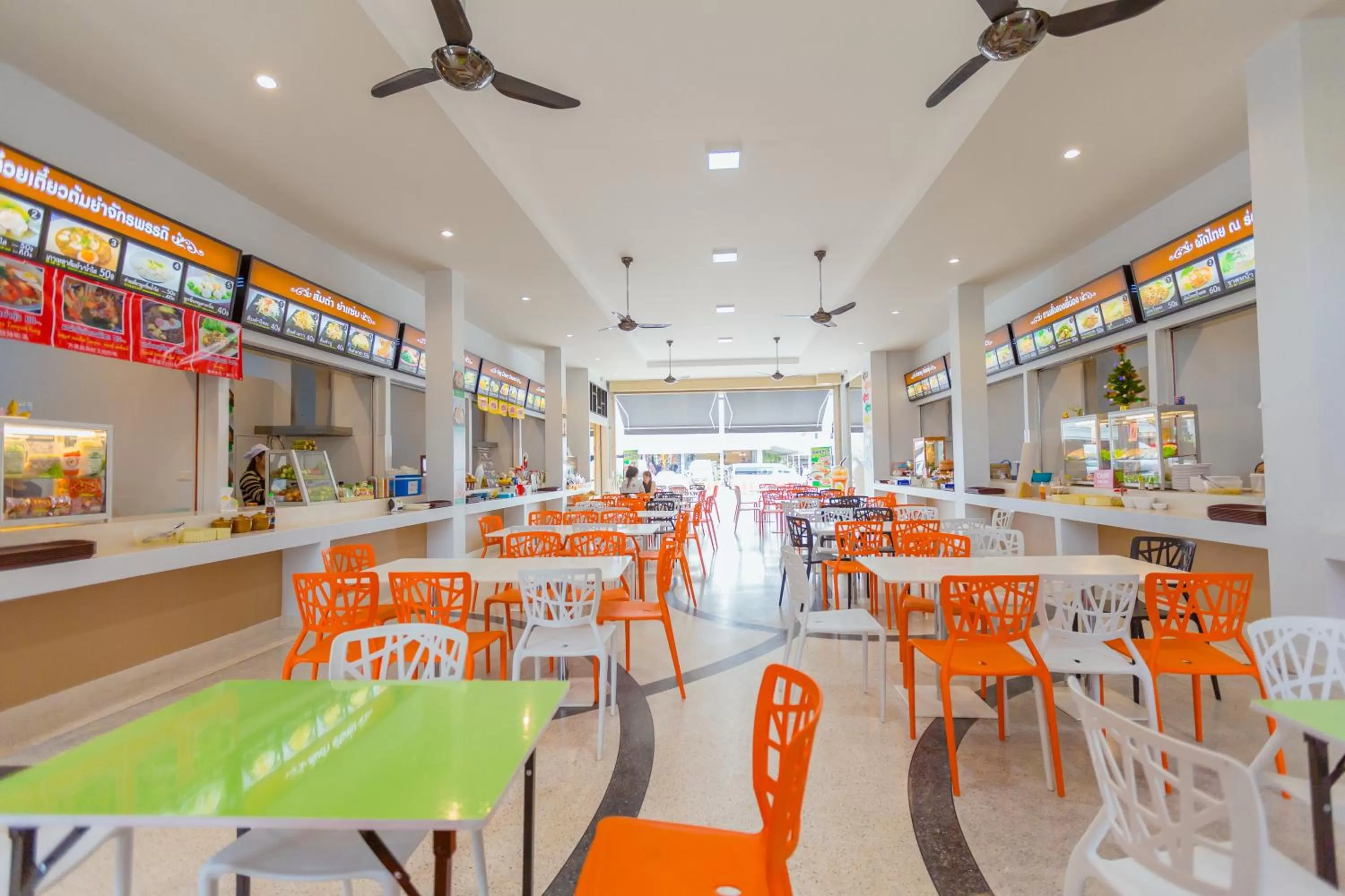 Restaurant/places to eat in 777 Food & Bed