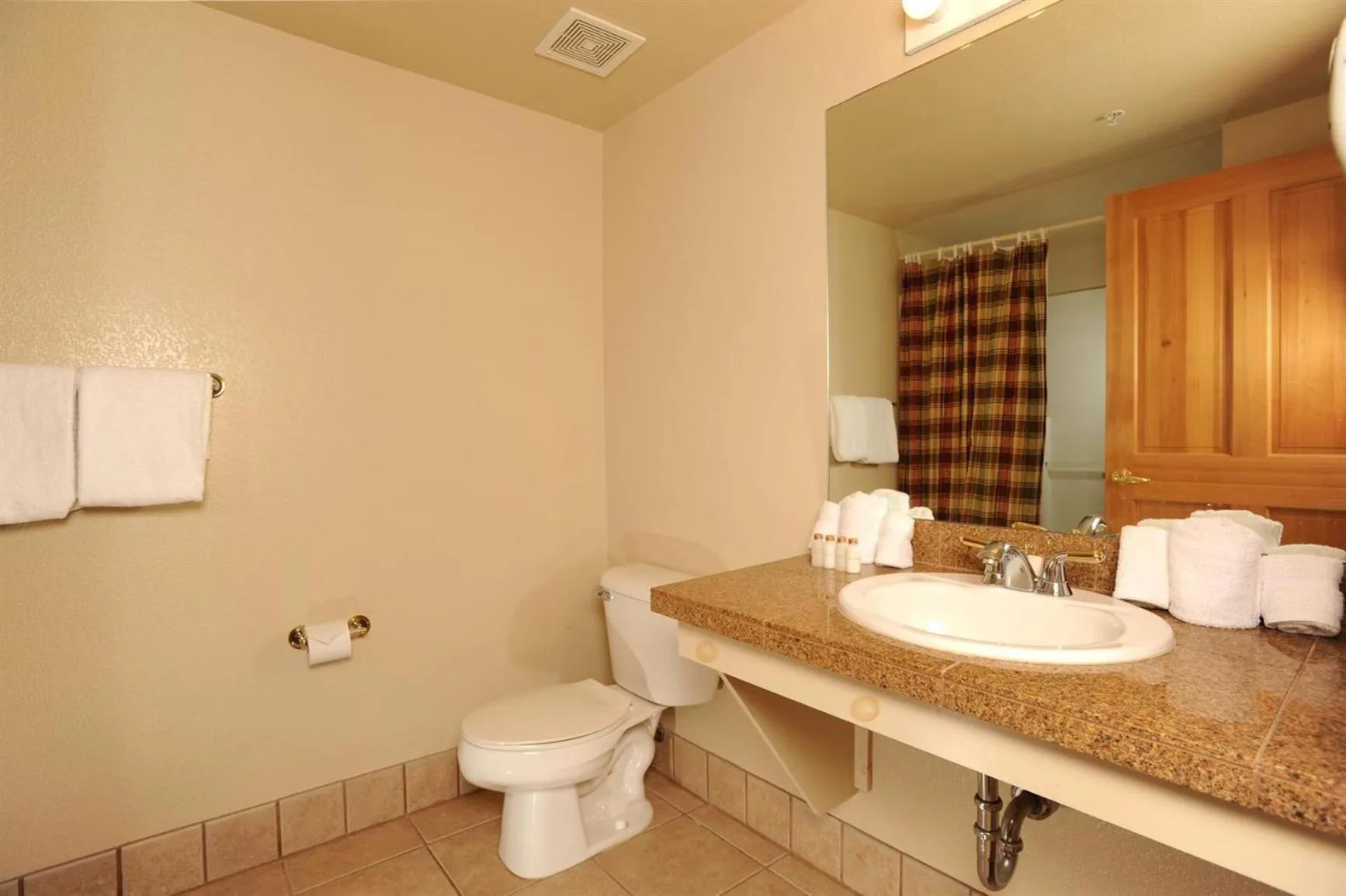 Photo of the whole room in Gateway Mountain Lodge, A Vail Resorts Property