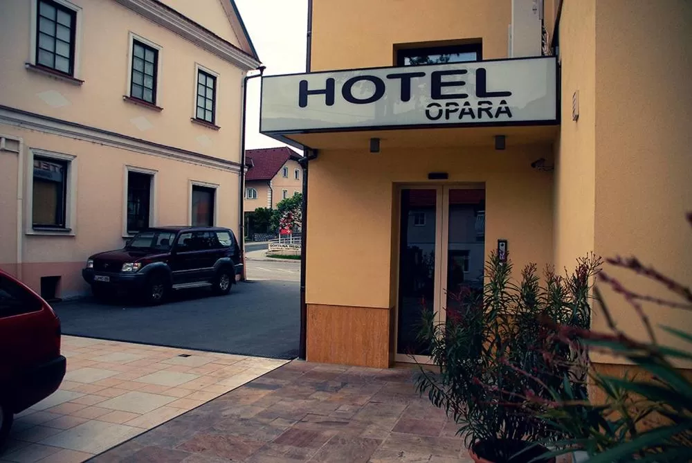 Facade/entrance in Hotel Opara
