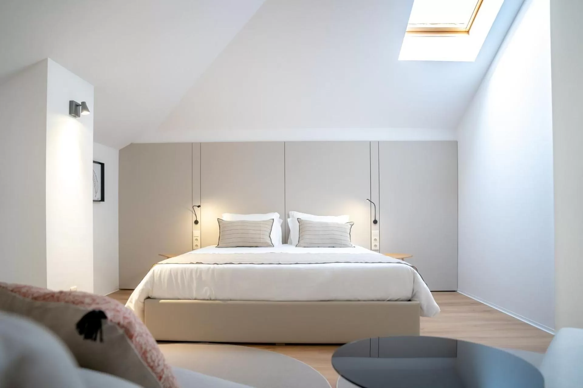 Photo of the whole room, Bed in Camões Apartments