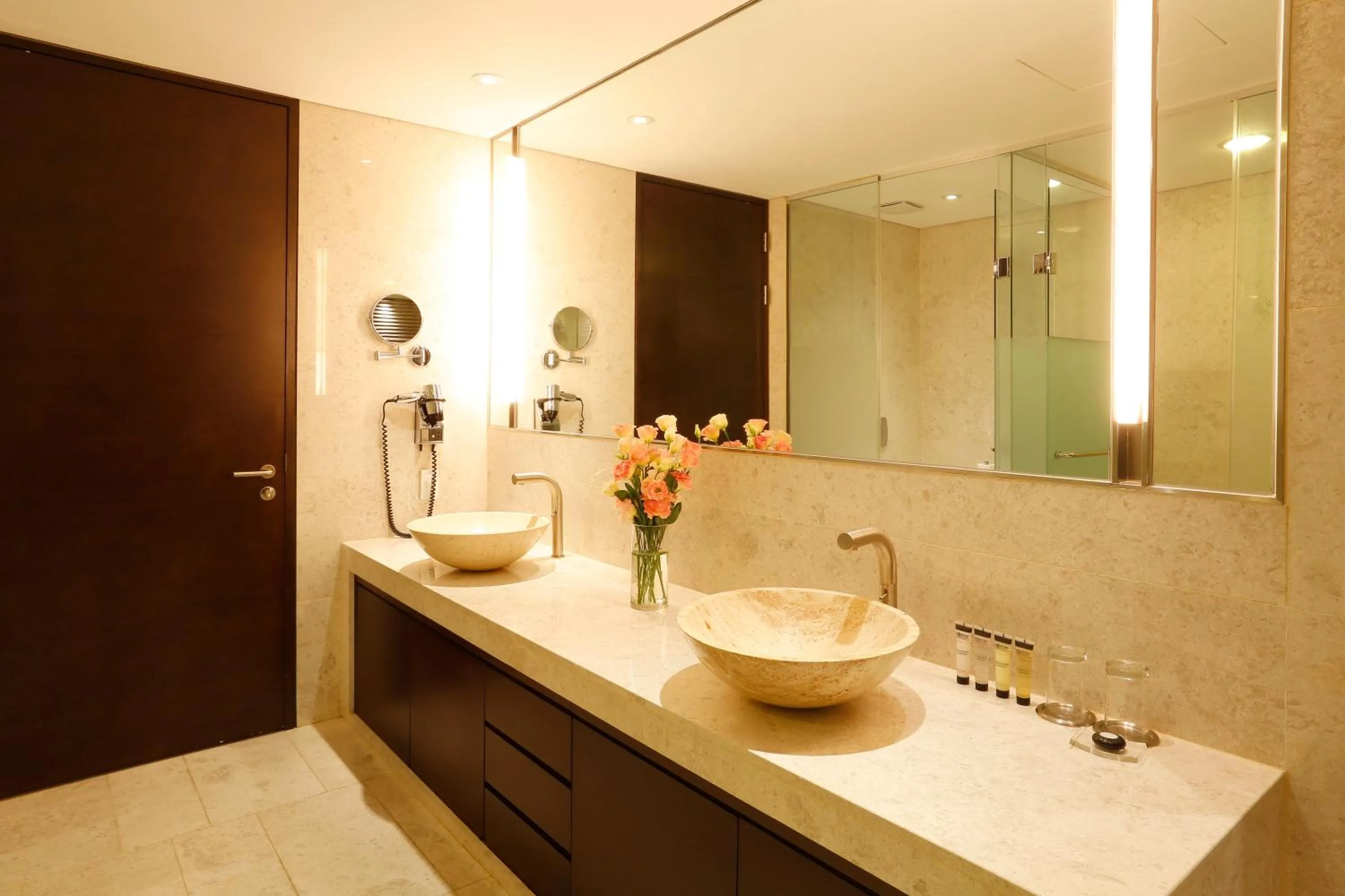 Toilet in Grand Mercure Ambassador Changwon