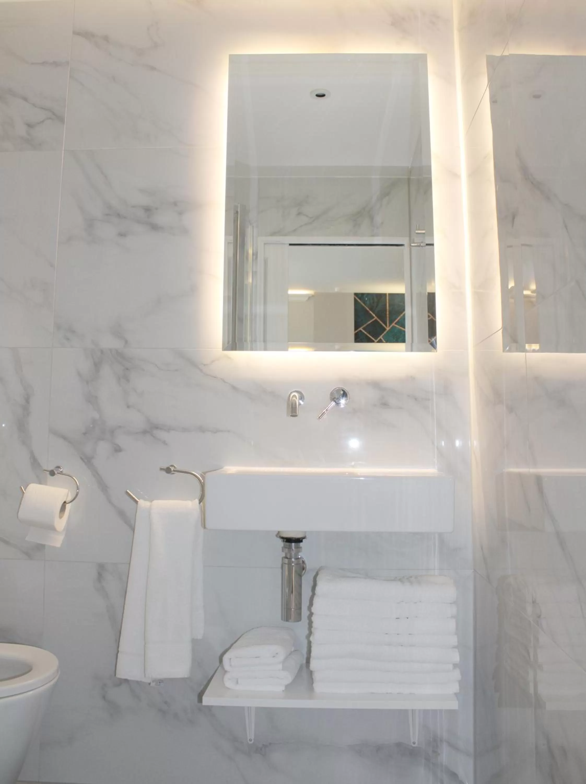 Bathroom in 198 Studios