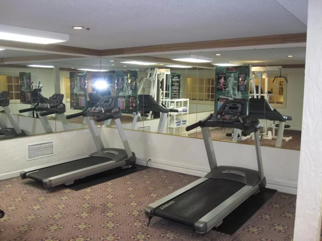 Fitness centre/facilities in Chateau Hotel and Conference Center
