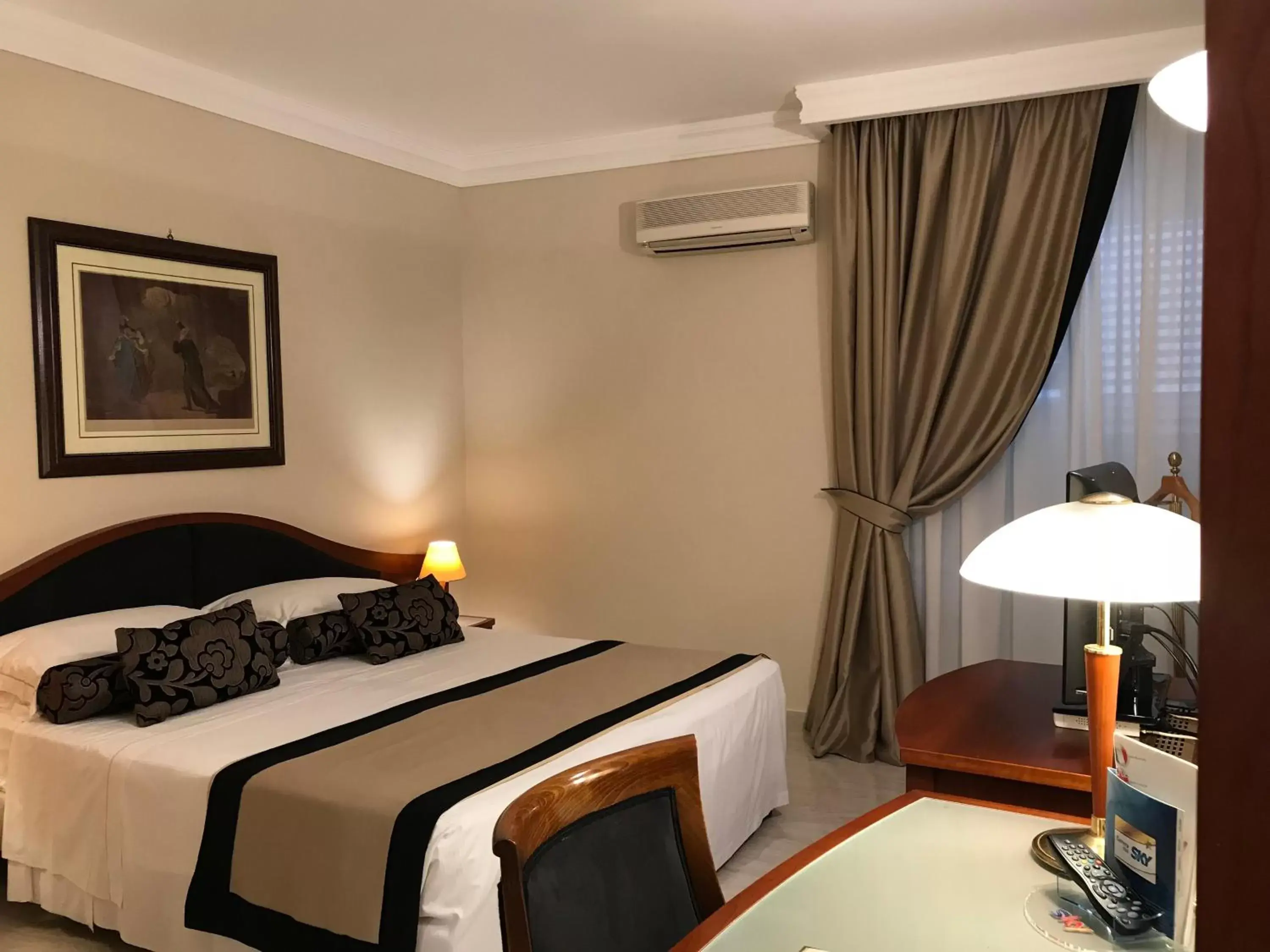Deluxe Double or Twin Room - single occupancy in Massimo Plaza Hotel Deluxe Double or Twin Room - single occupancy in Massimo Plaza Hotel