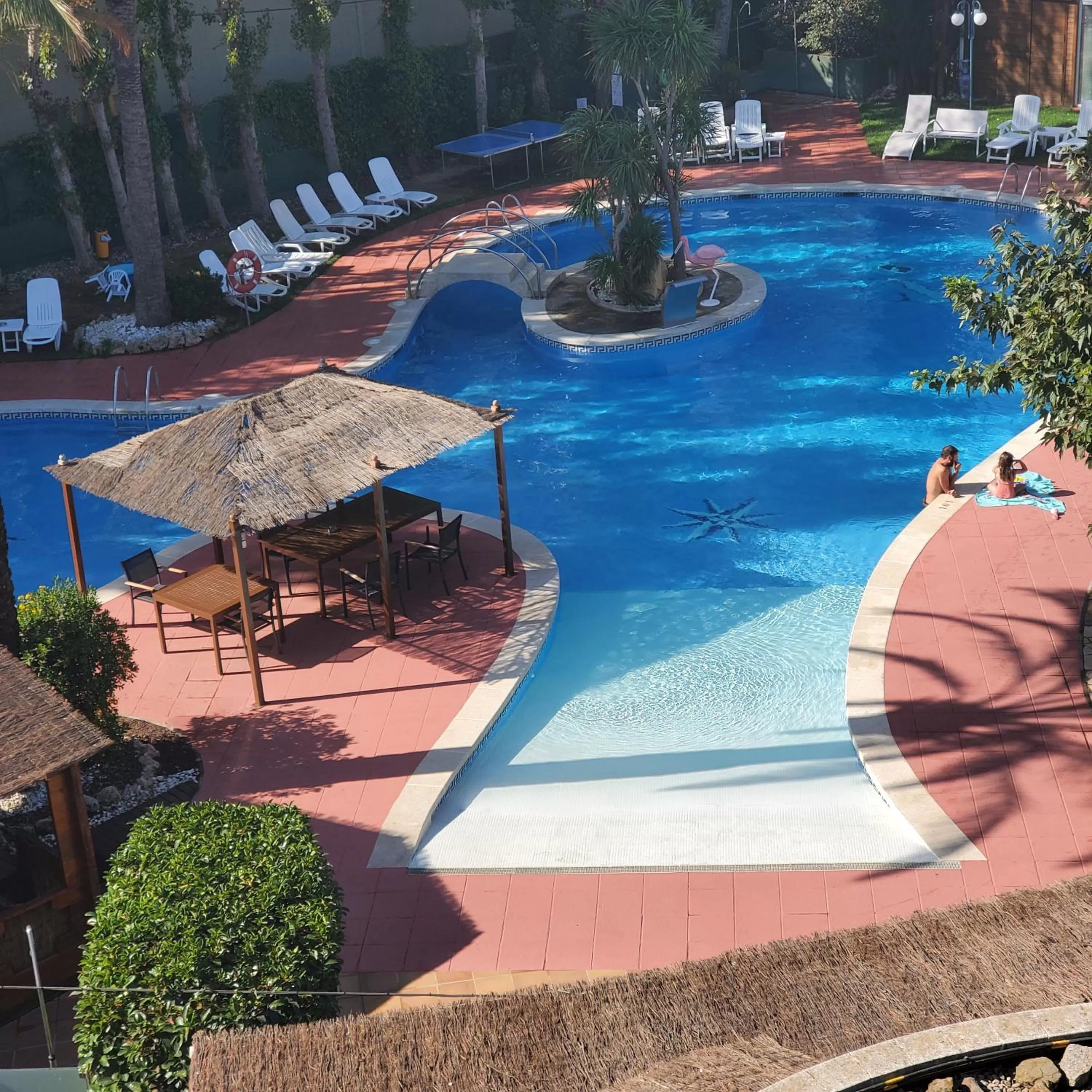 Swimming pool in Ampuria Inn