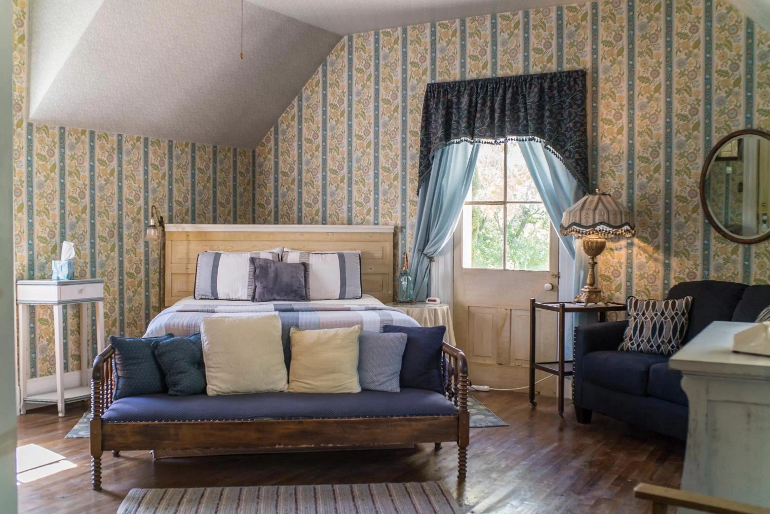 Bedroom, Bed in The Mulberry Inn -An Historic Bed and Breakfast