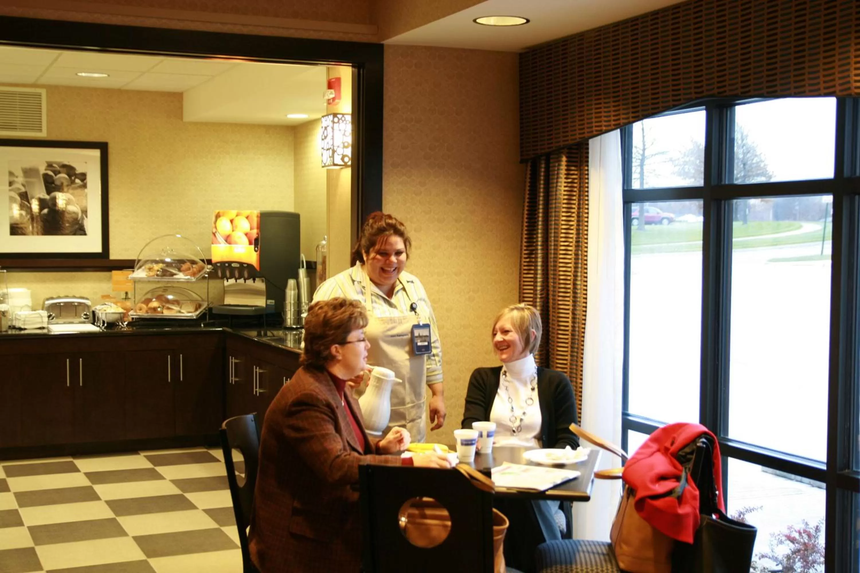Dining area in Hampton Inn Topeka