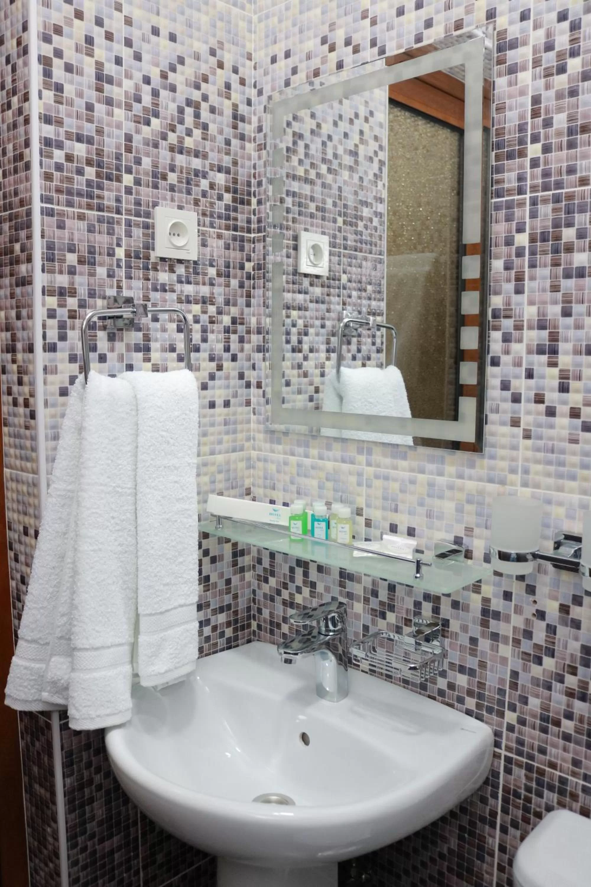 Shower in Osiyo Palace