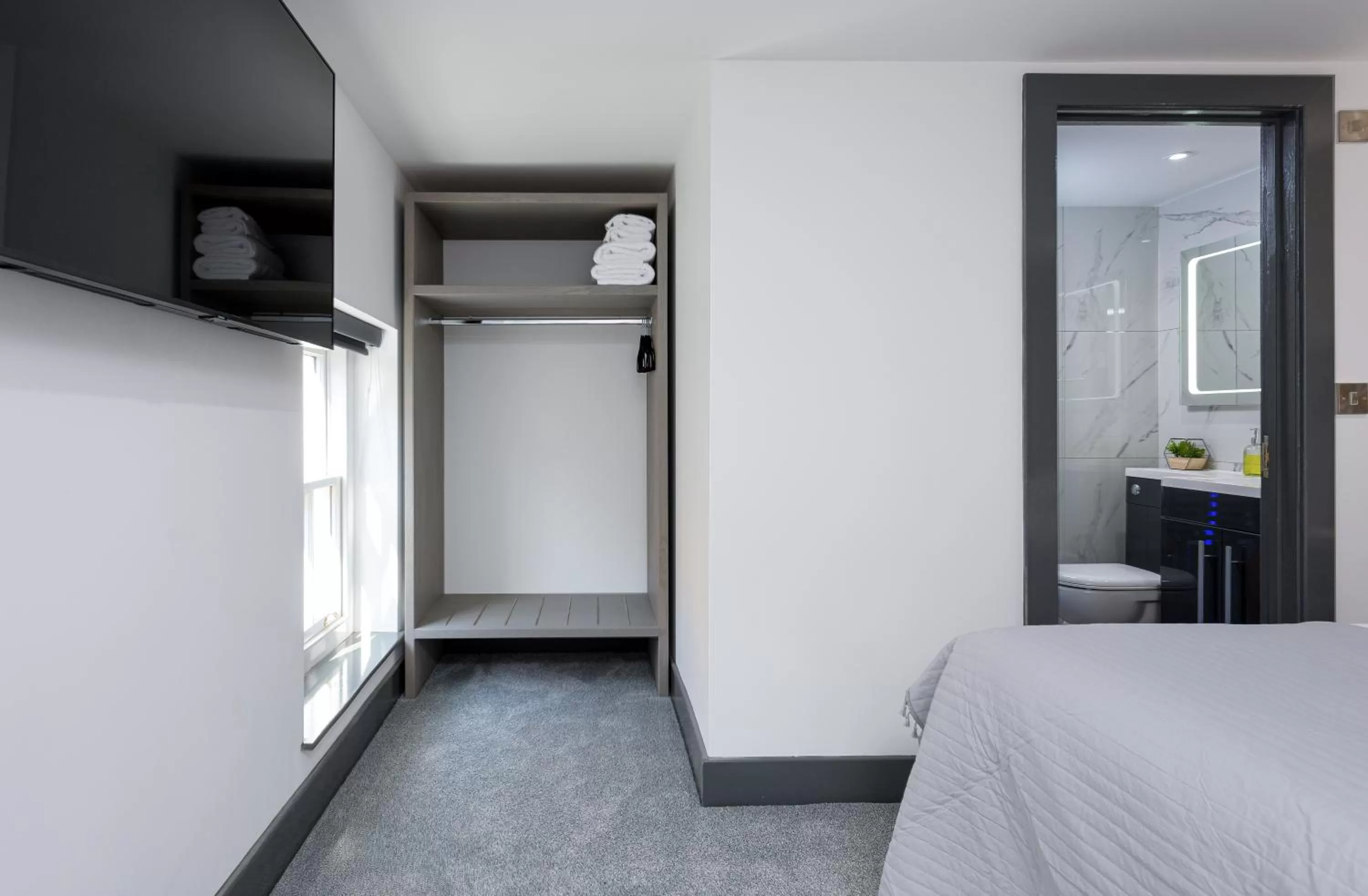 Bedroom, Bed in The Stanley Hotel