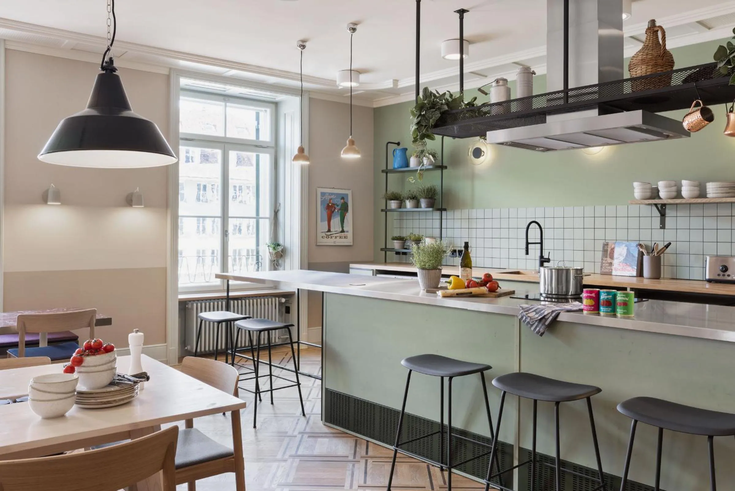 Communal kitchen in Stay KooooK Bern City - Online Check In
