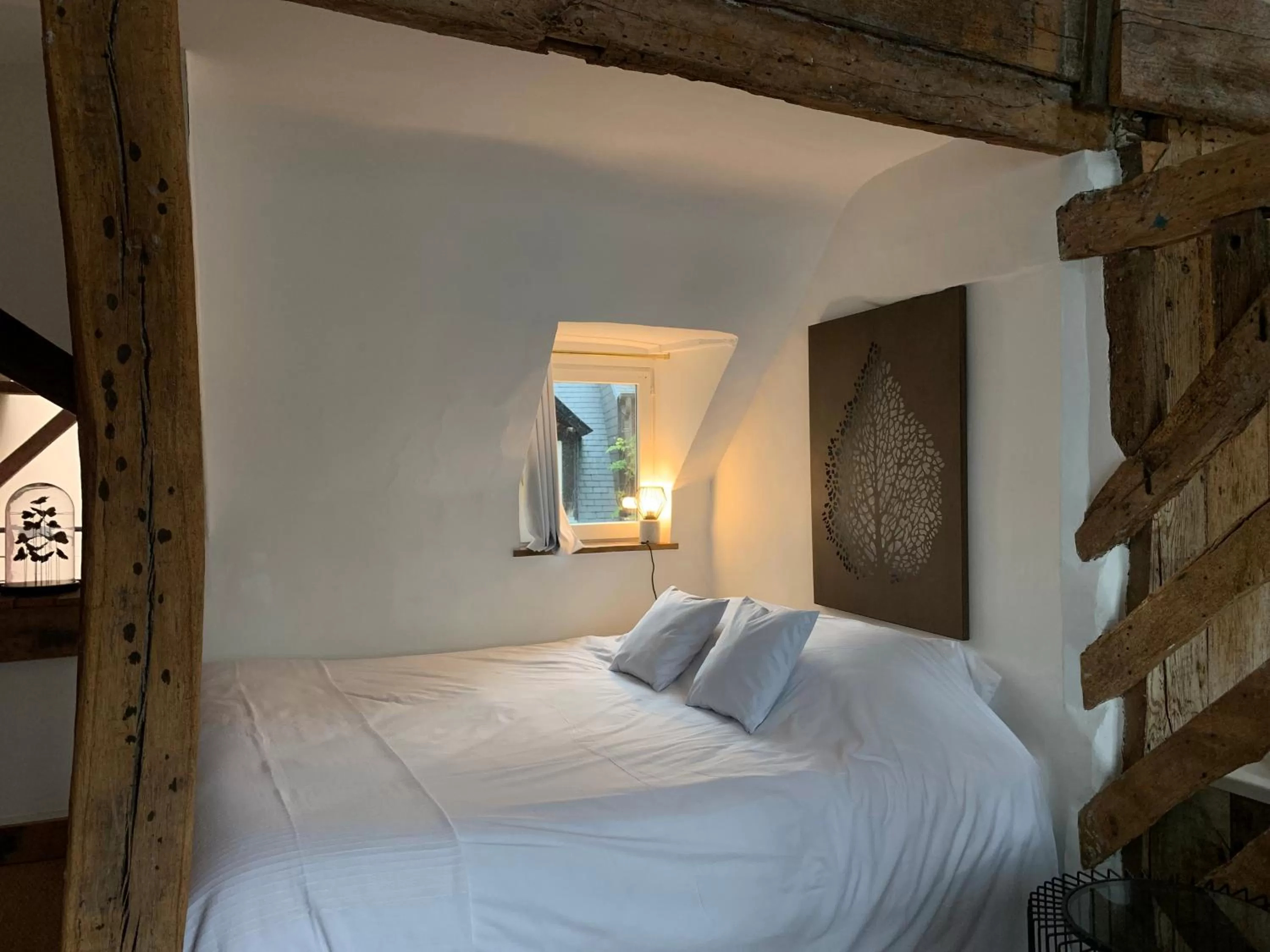 Bed in L'Ecole des Demoiselles