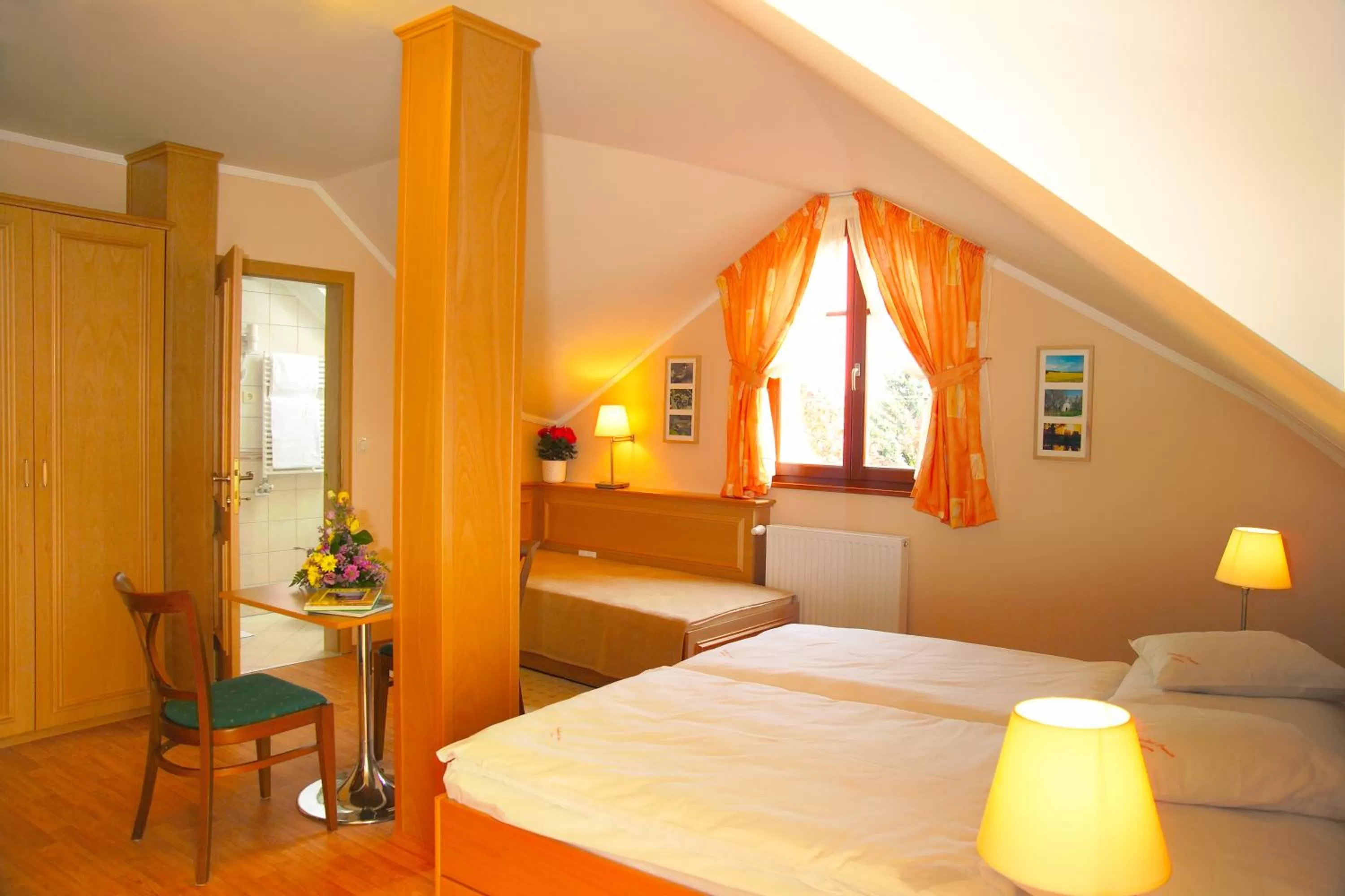 Photo of the whole room, Bed in Vadászkürt Panzió