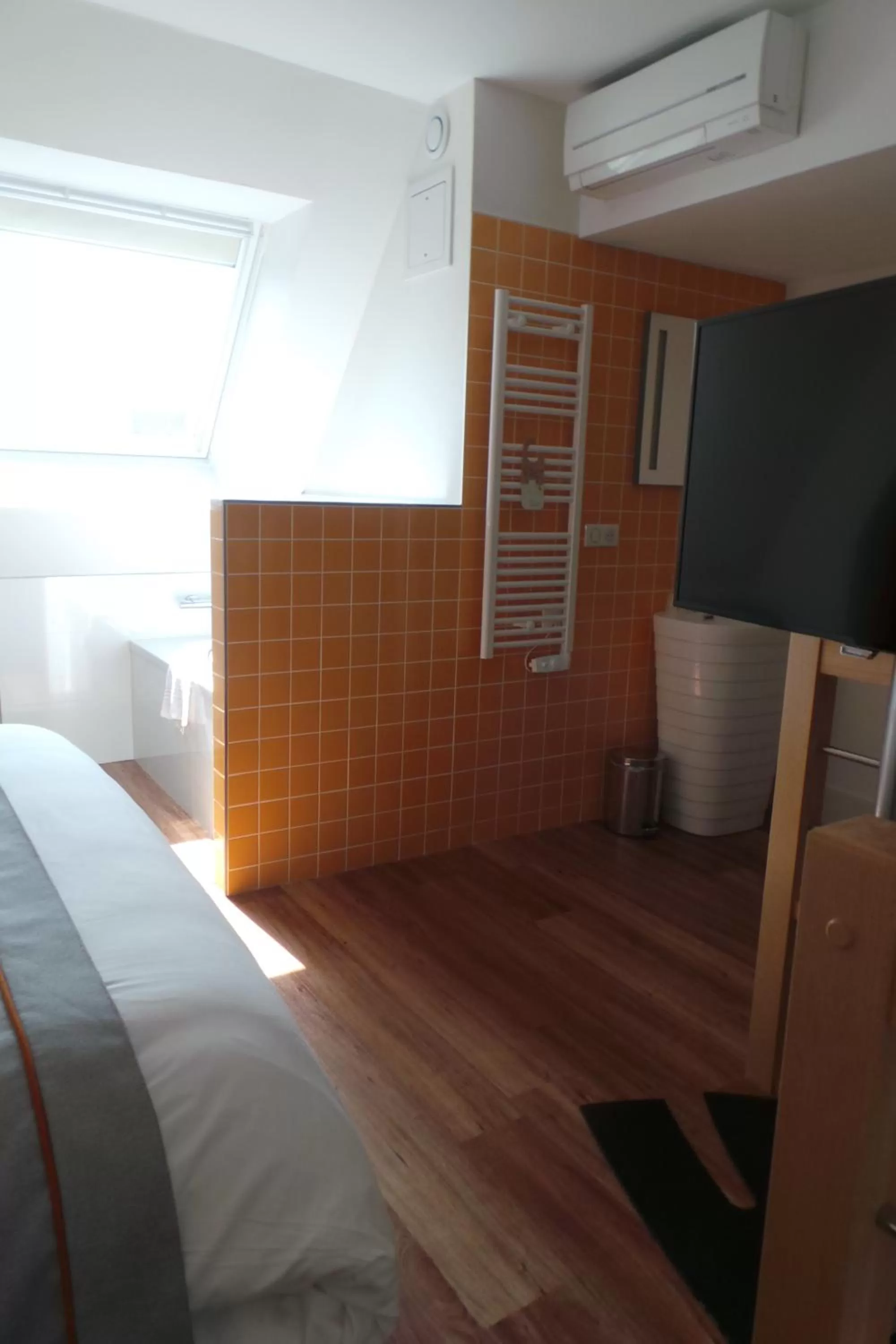 Photo of the whole room, Bed in ibis Styles Deauville Centre