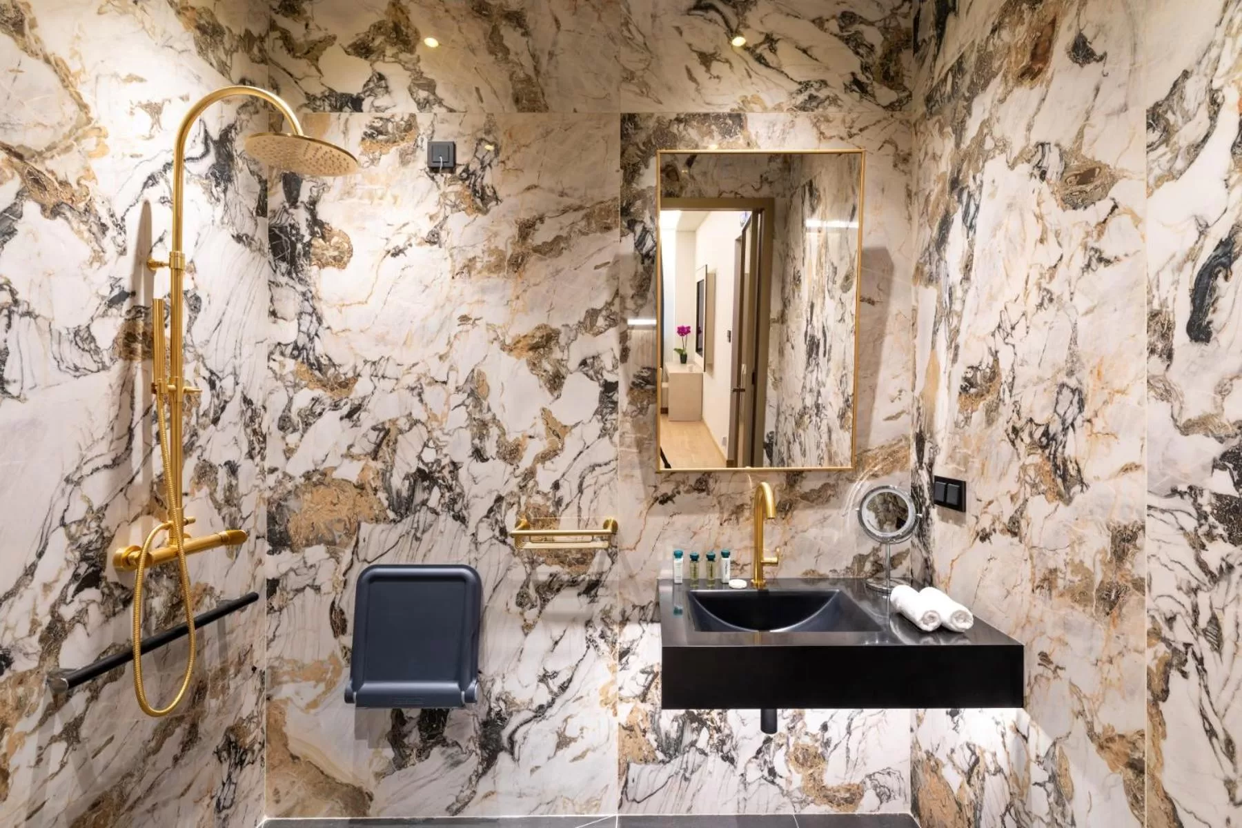 Bathroom in Grand Hotel Kalamata