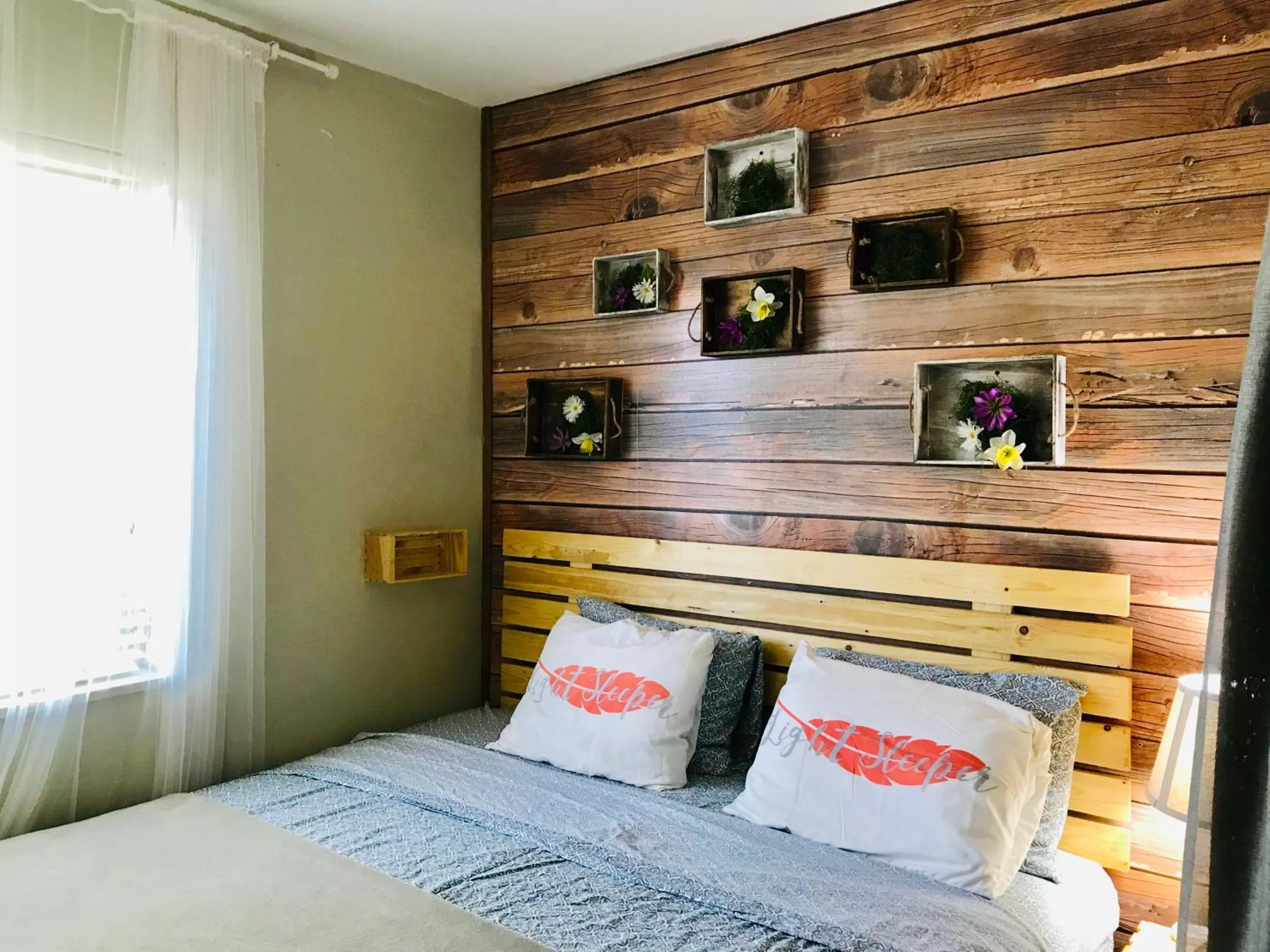 Bed in Hollywood Light Haven Lodge