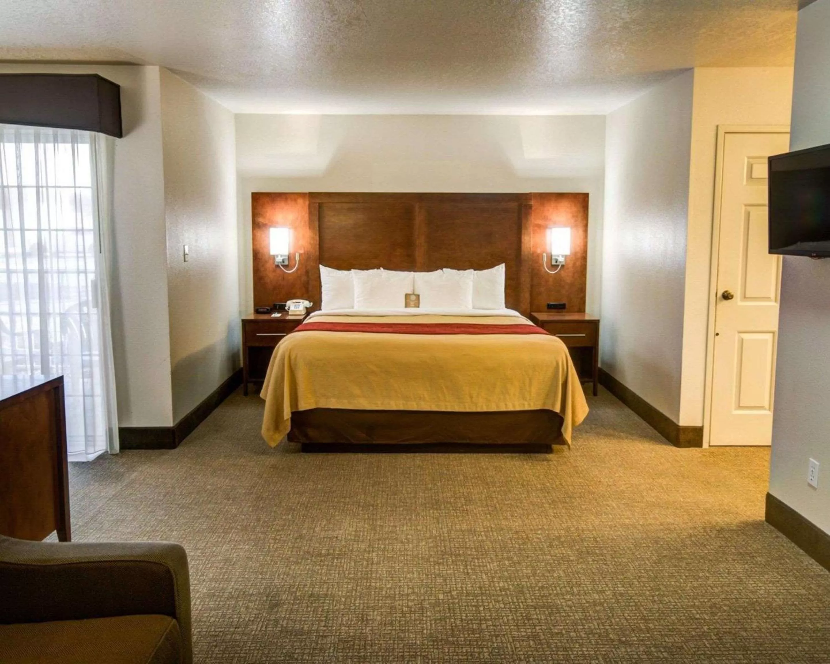 Photo of the whole room in Comfort Inn Redding Near I-5