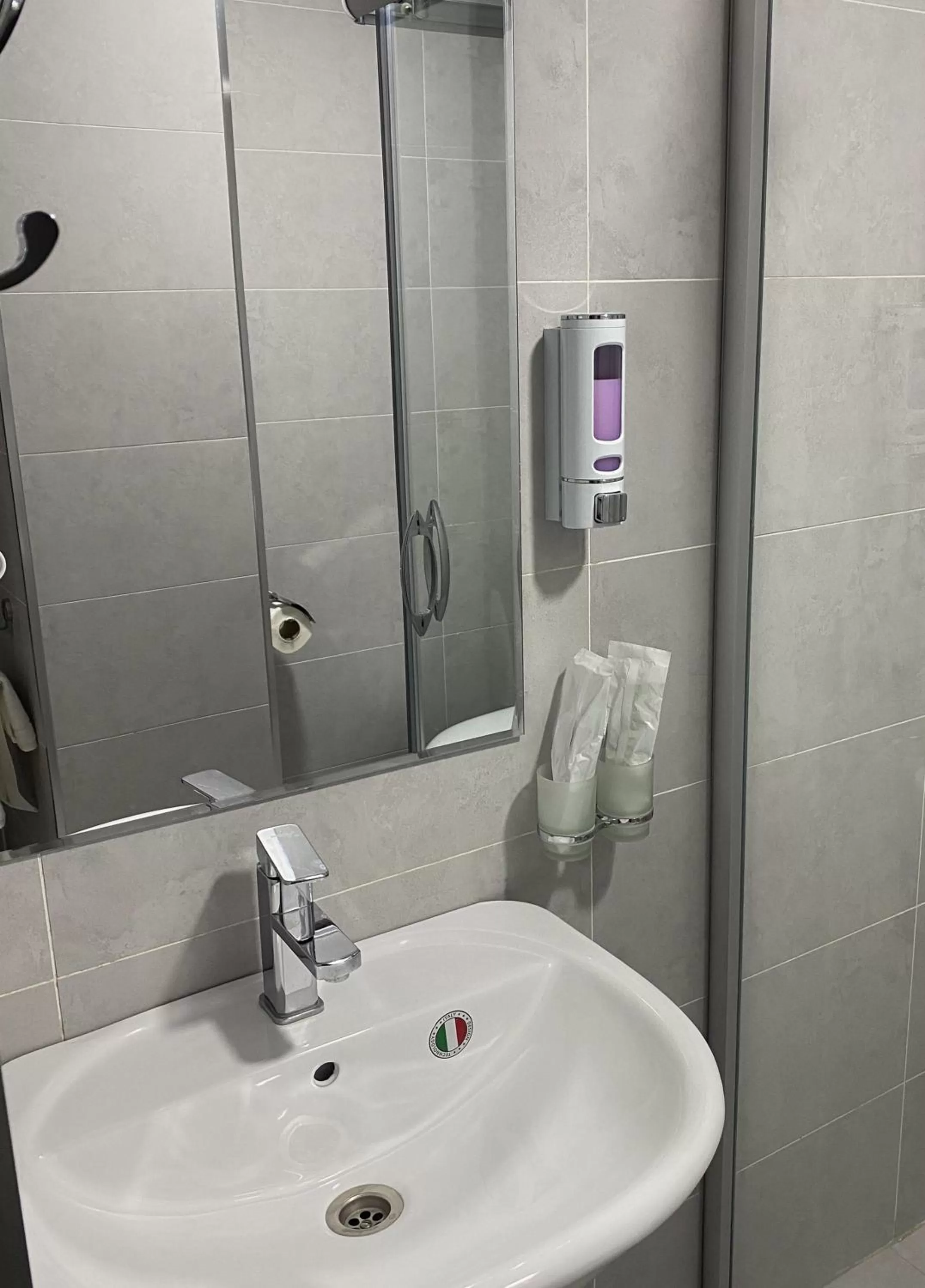 Shower in Vatan Plaza