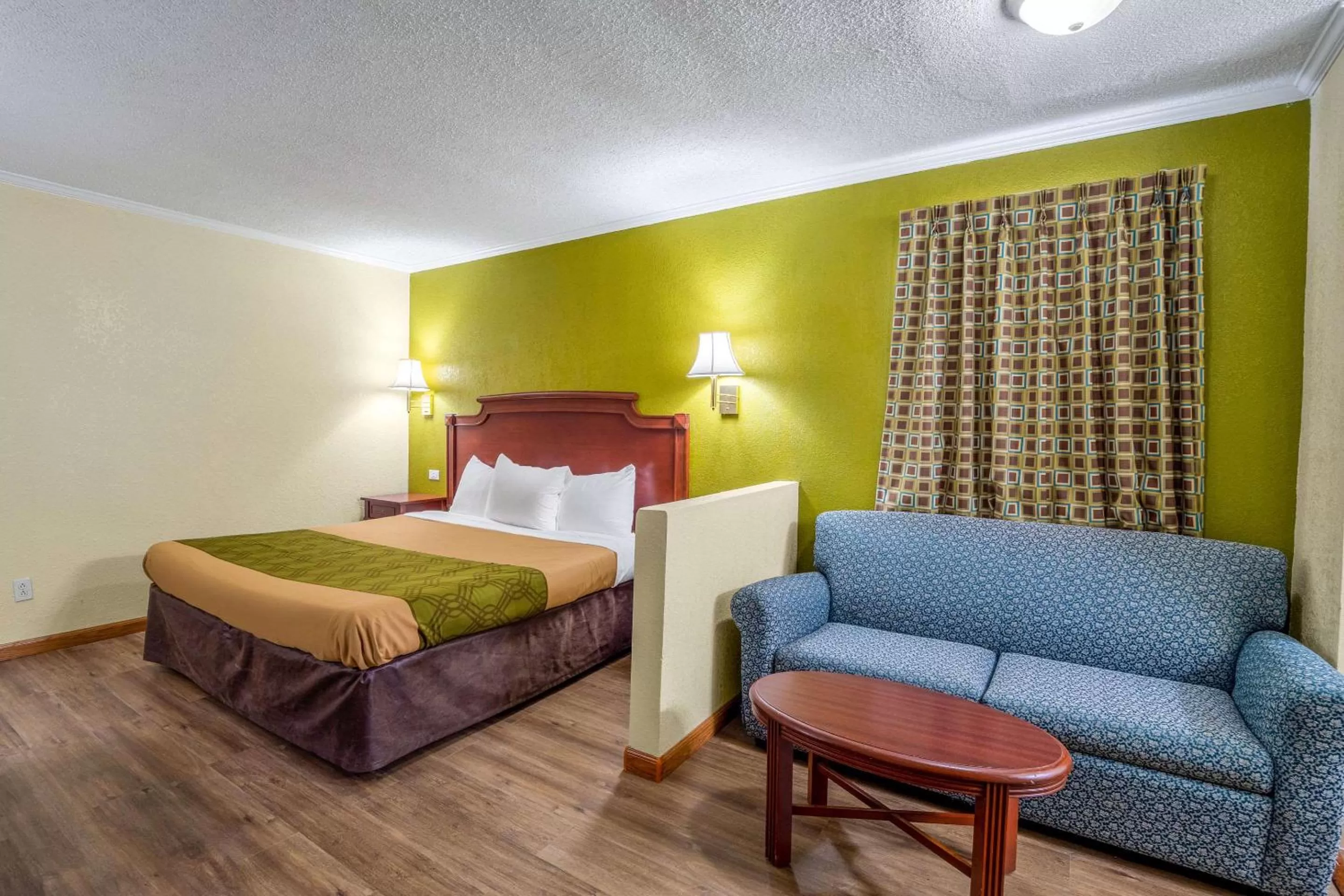 Photo of the whole room, Bed in Rodeway Inn & Suites Fort Jackson