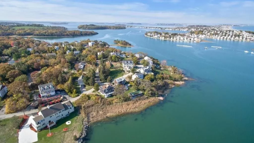 The Beacon Waterfront Inn