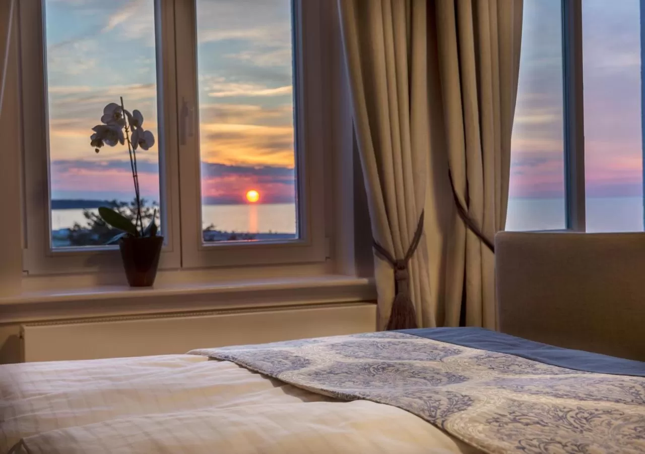 Photo of the whole room, Bed in Hotel Am Leuchtturm