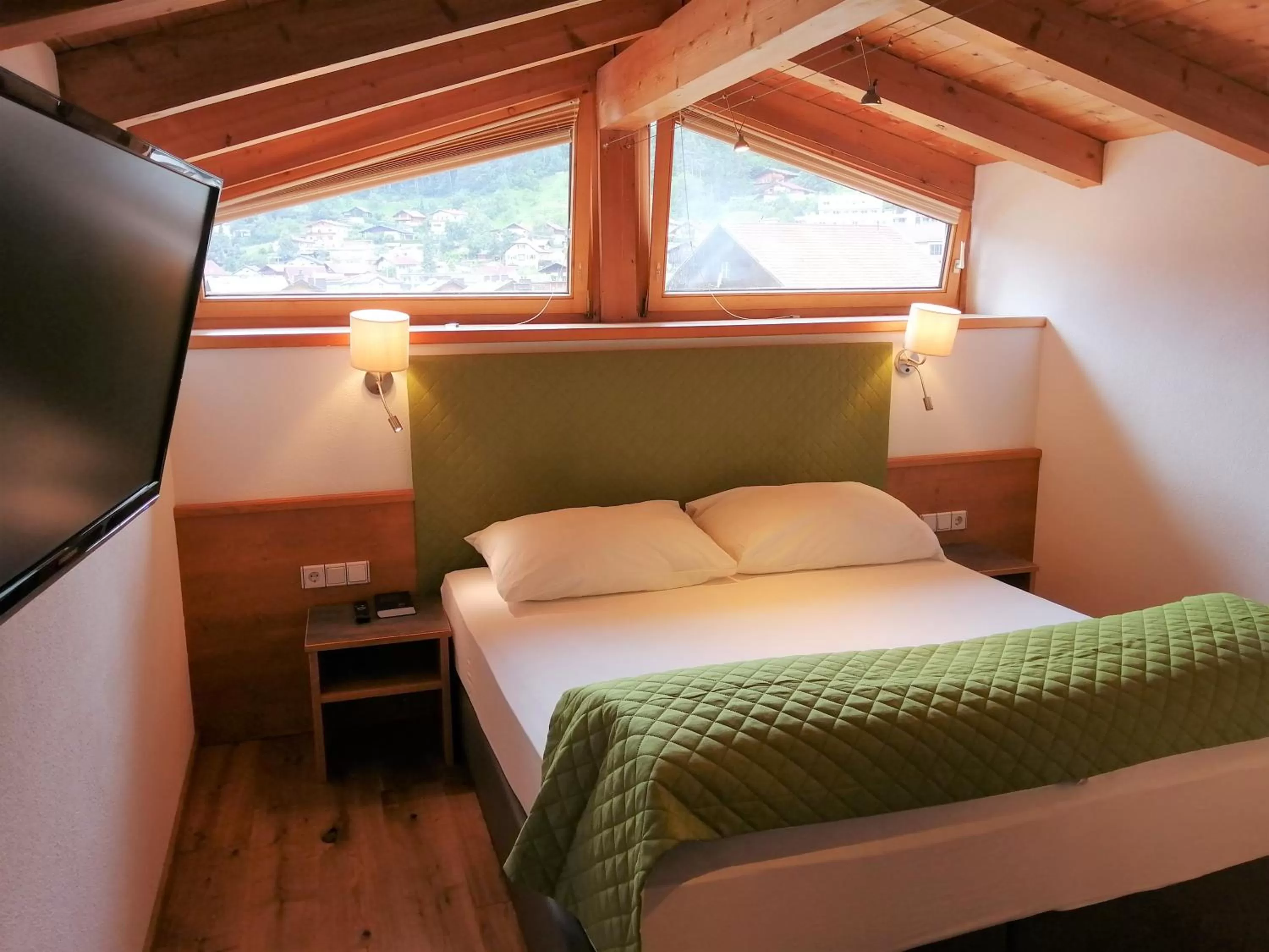 Photo of the whole room, Bed in Hotel Enzian