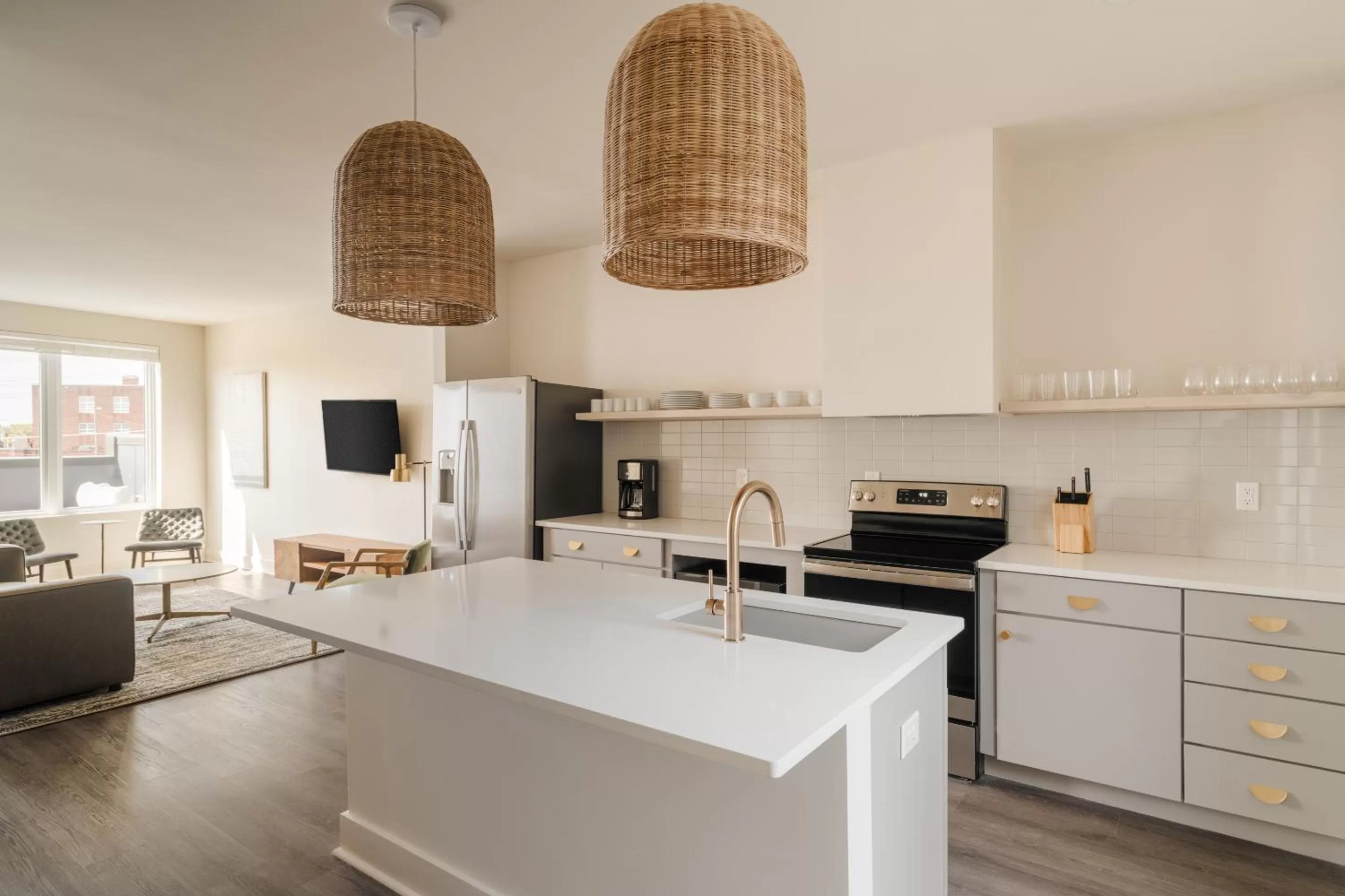 Living room, Kitchen/Kitchenette in Sonder The Hideaway