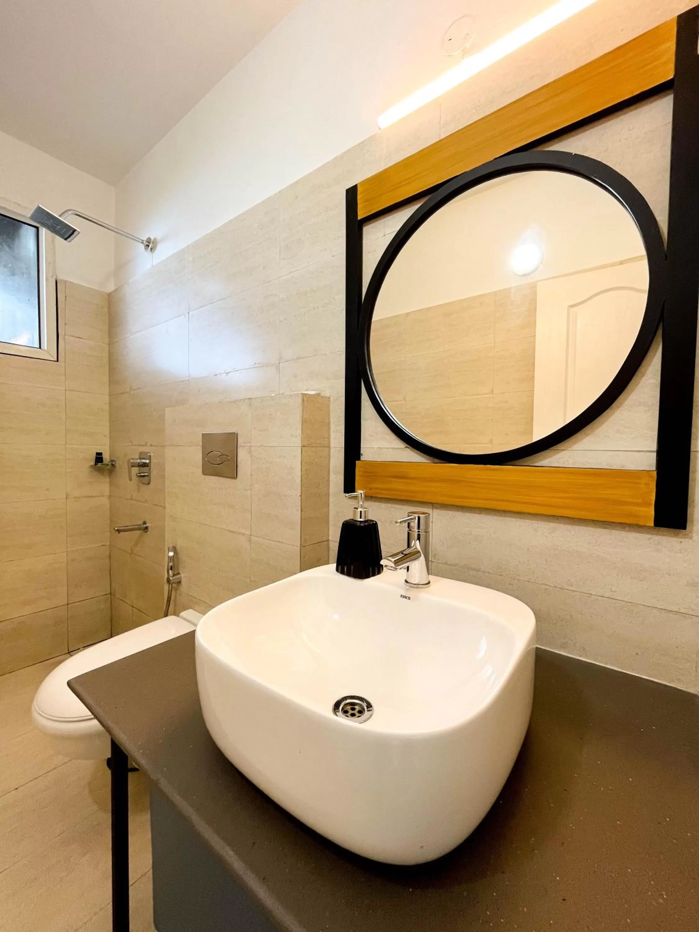 Shower in Seclude Kasauli, Himachal Pradesh