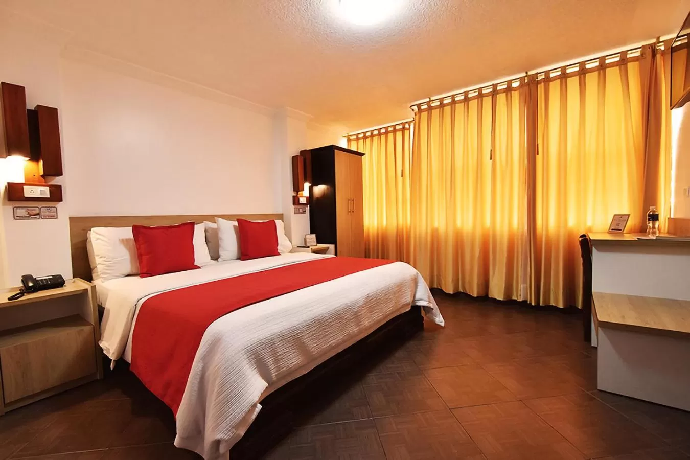 Bedroom, Bed in Hotel Plaza Victoria