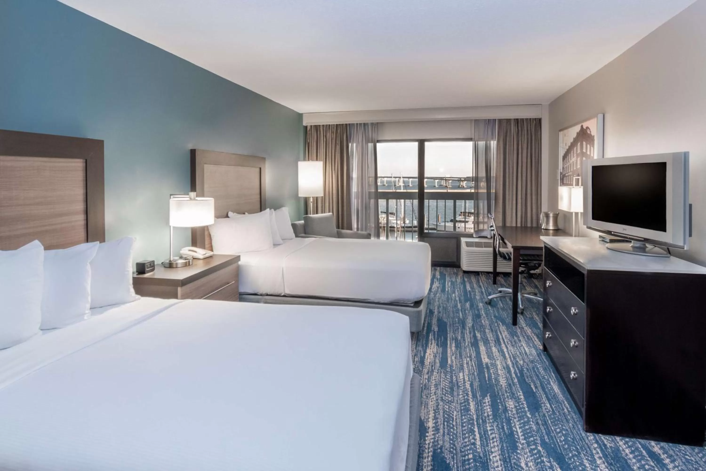 Bedroom, Bed in DoubleTree by Hilton New Bern - Riverfront