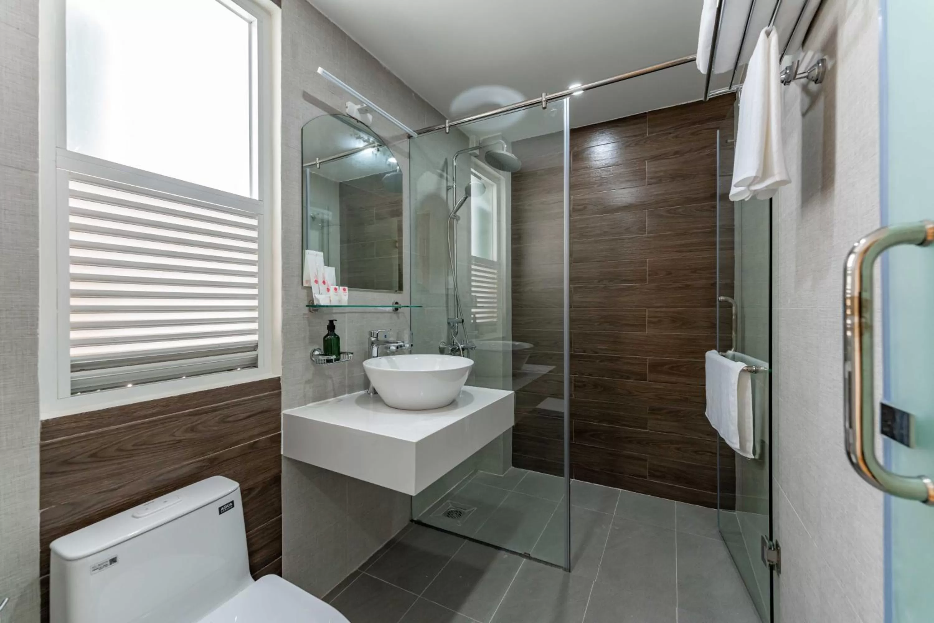 Toilet in Edoya hotel Dong Khoi