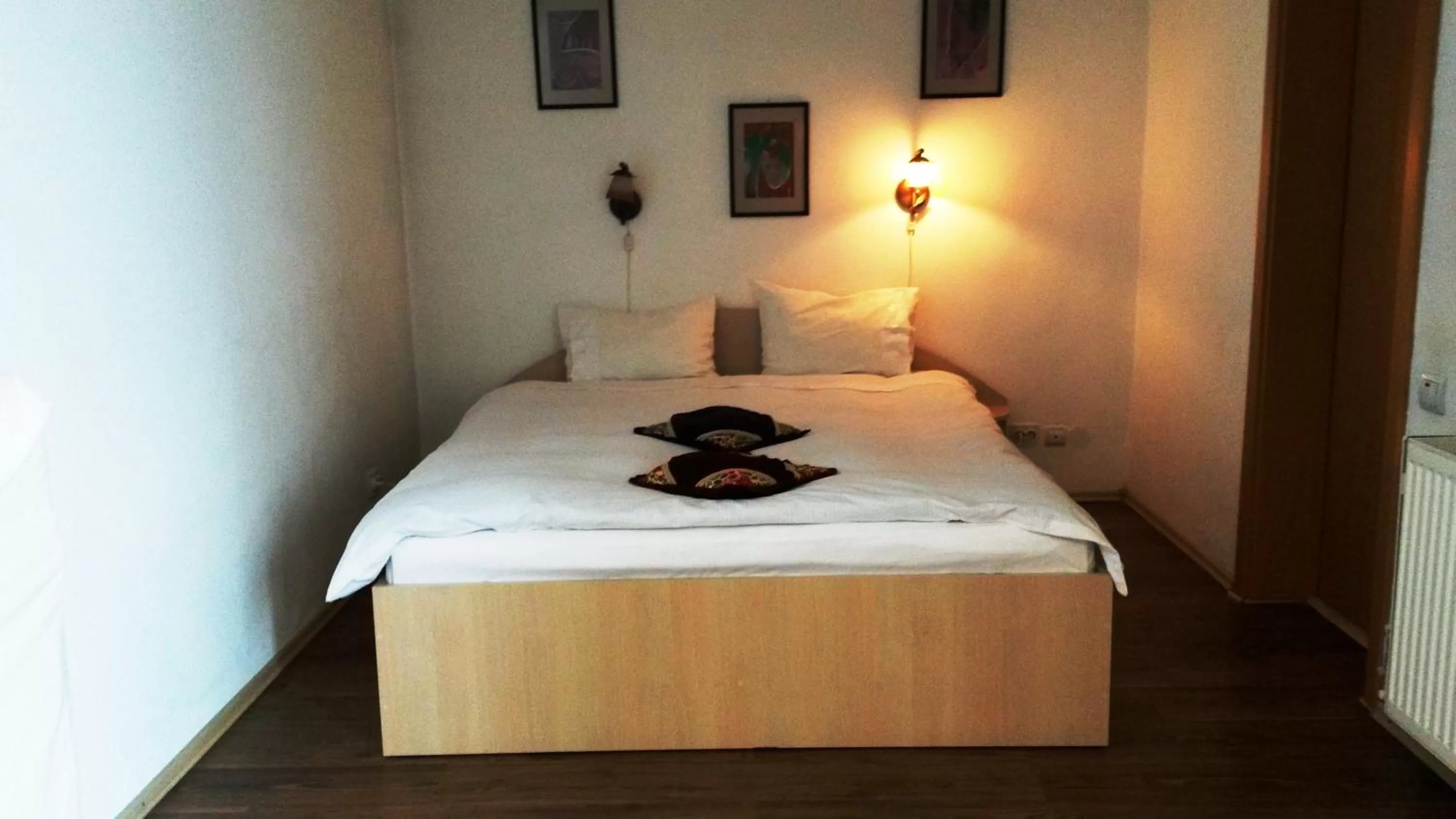 Bed in Lucas 10 Apartments