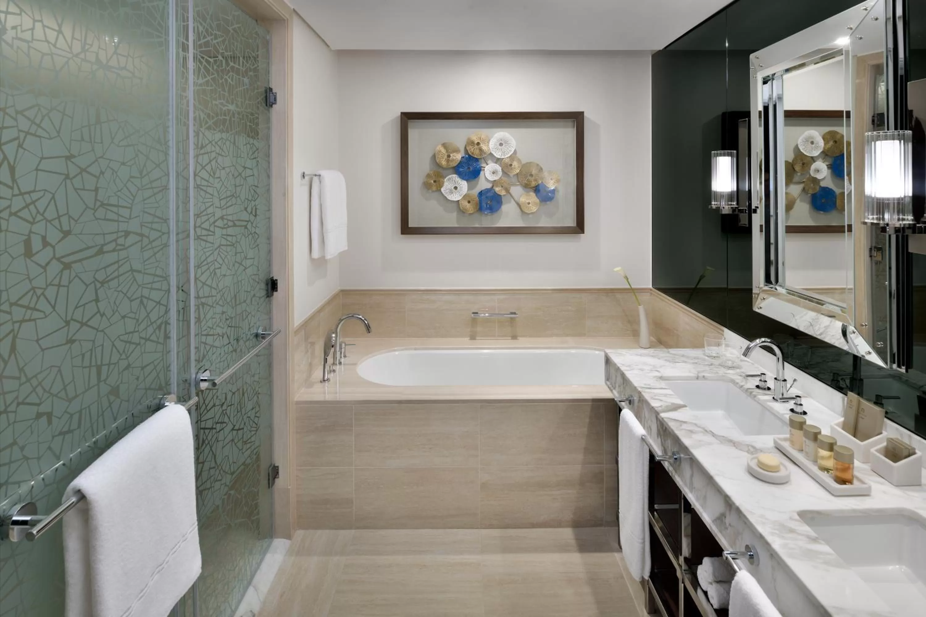 Shower in Grand Plaza Mövenpick Media City