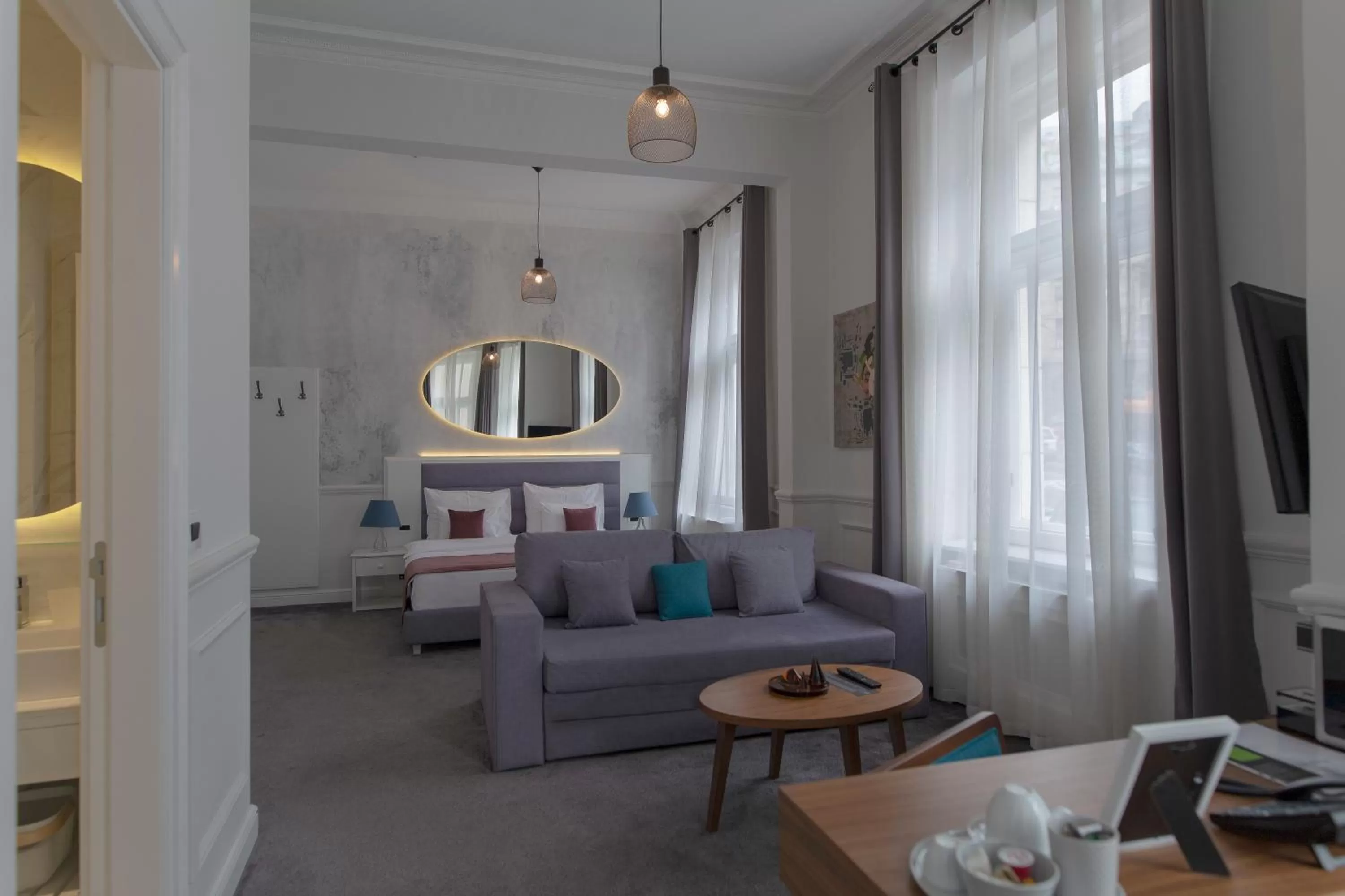 Living room, Bed in Public House Hotel