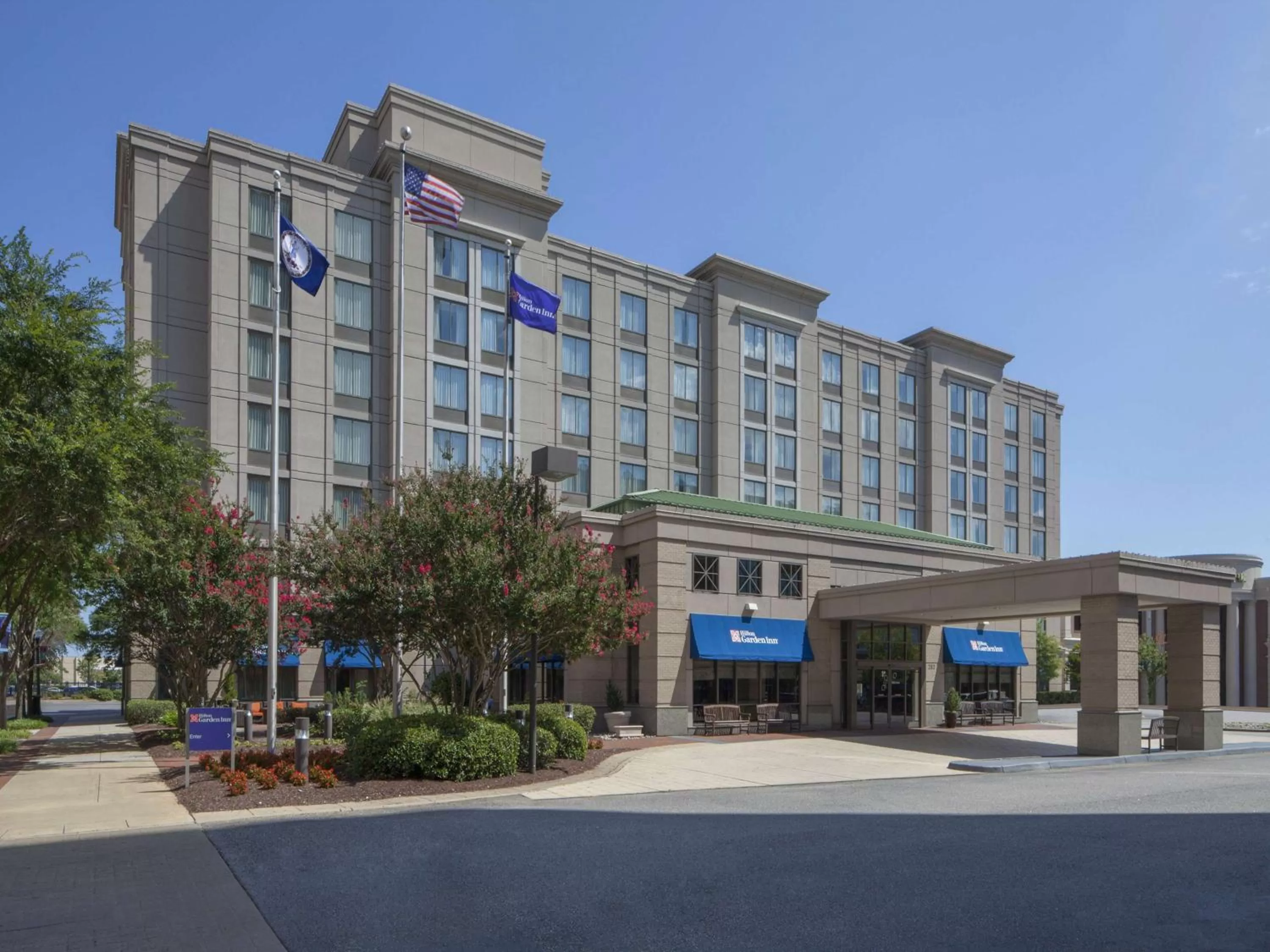 Property building in Hilton Garden Inn Virginia Beach Town Center