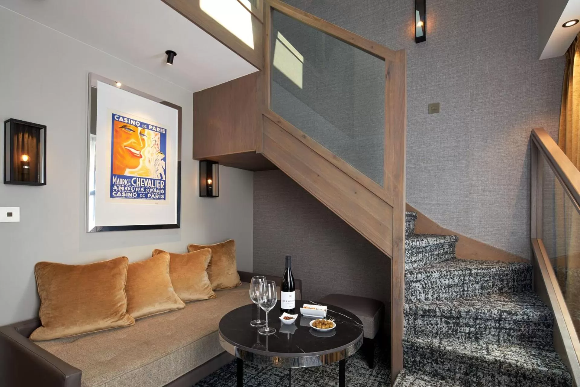 Living room in Hotel La Lanterne & Spa By Timhotel