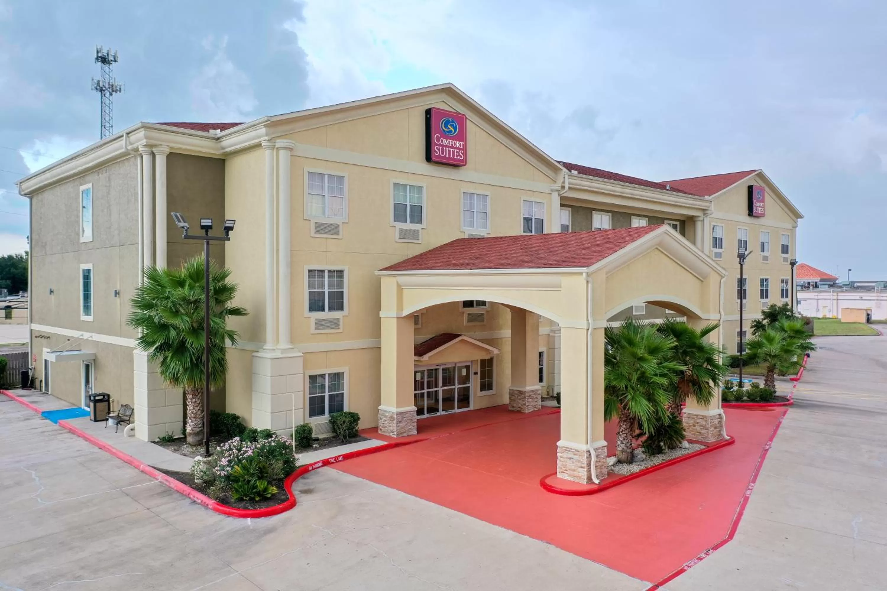 Property building in Comfort Suites Tomball Medical Center