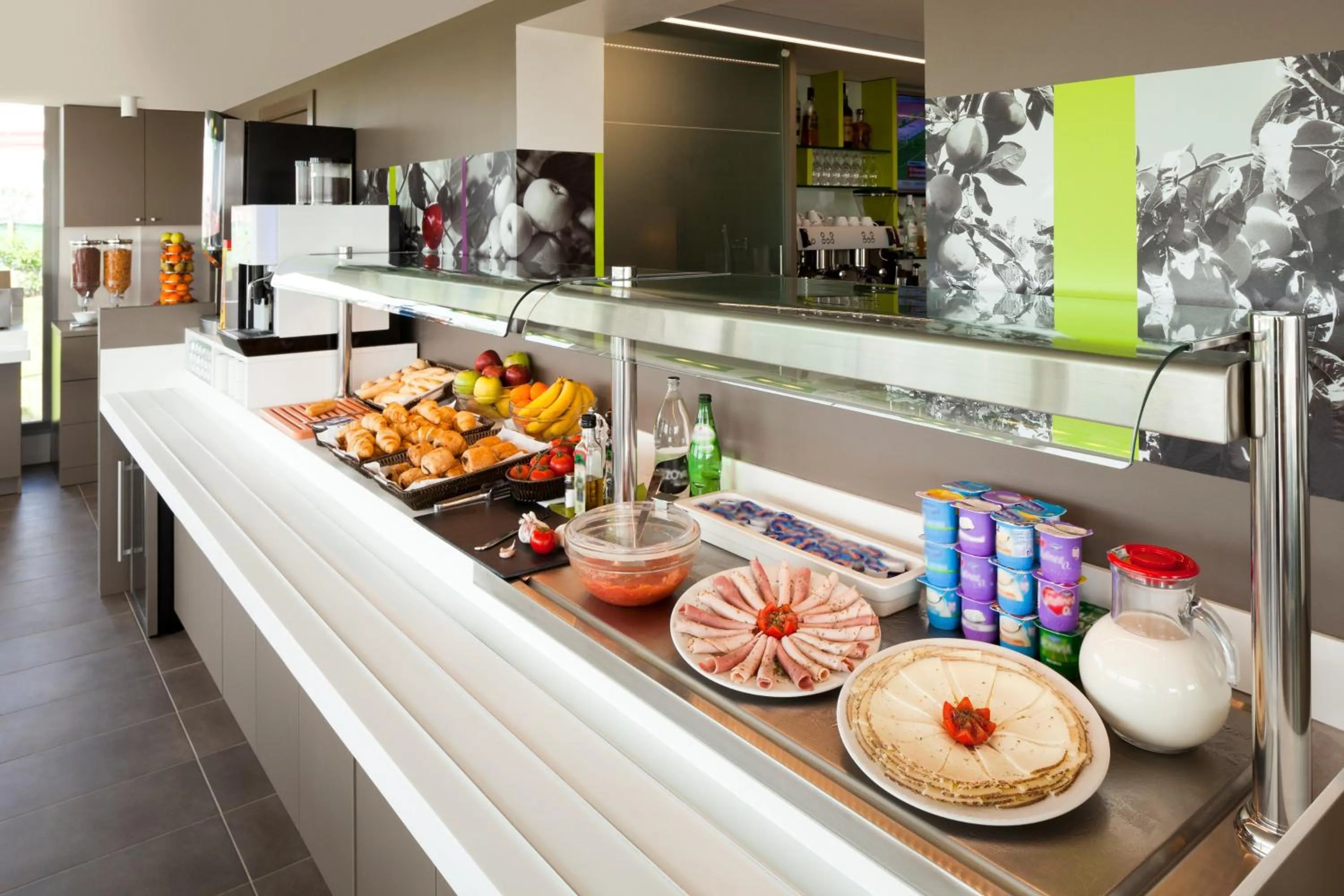 Food in Hotel Ibis Styles Lleida Torrefarrera