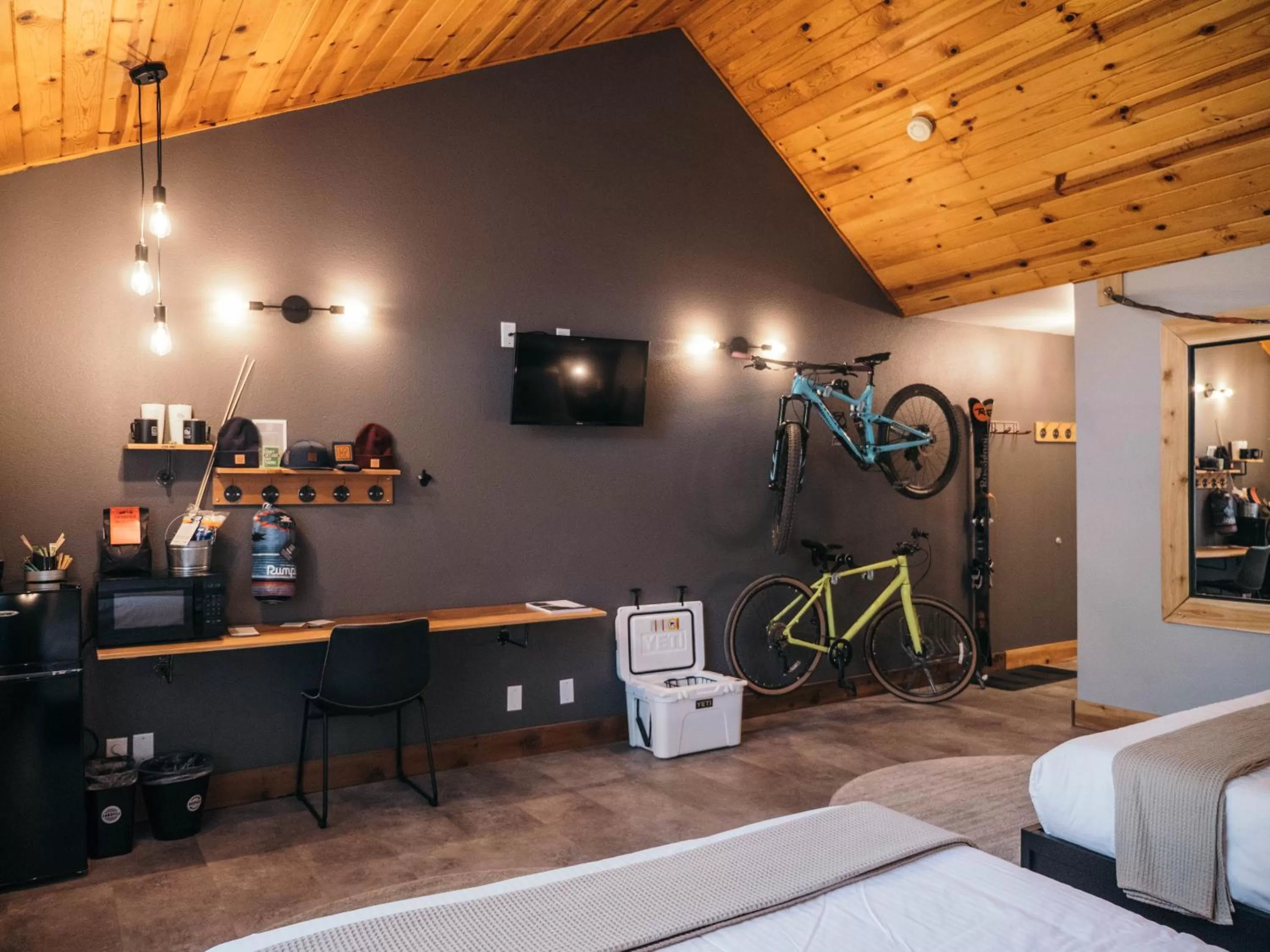 TV and multimedia in Summit View Inn