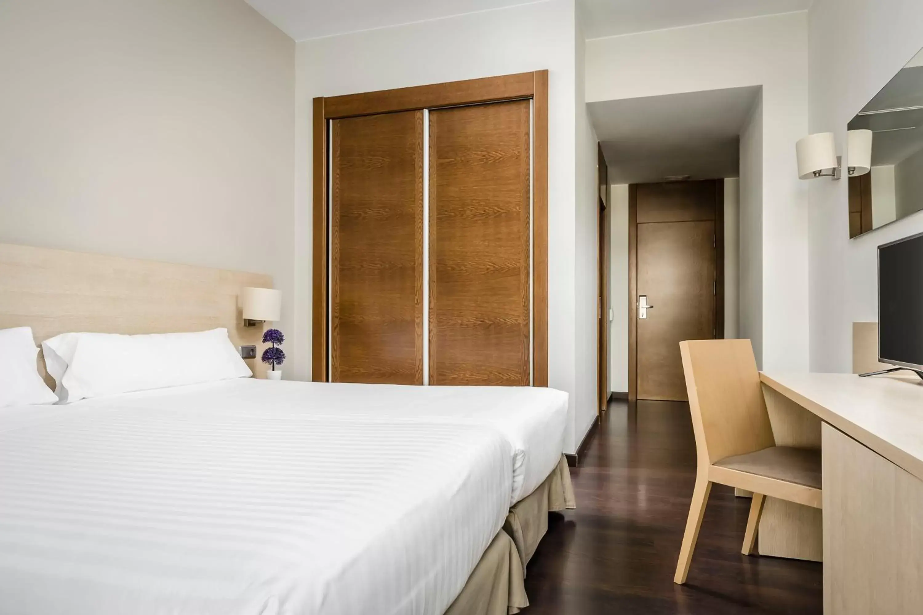 Double Room with Extra Bed in Hotel Exe Barcelona Gate Double Room with Extra Bed in Hotel Exe Barcelona Gate