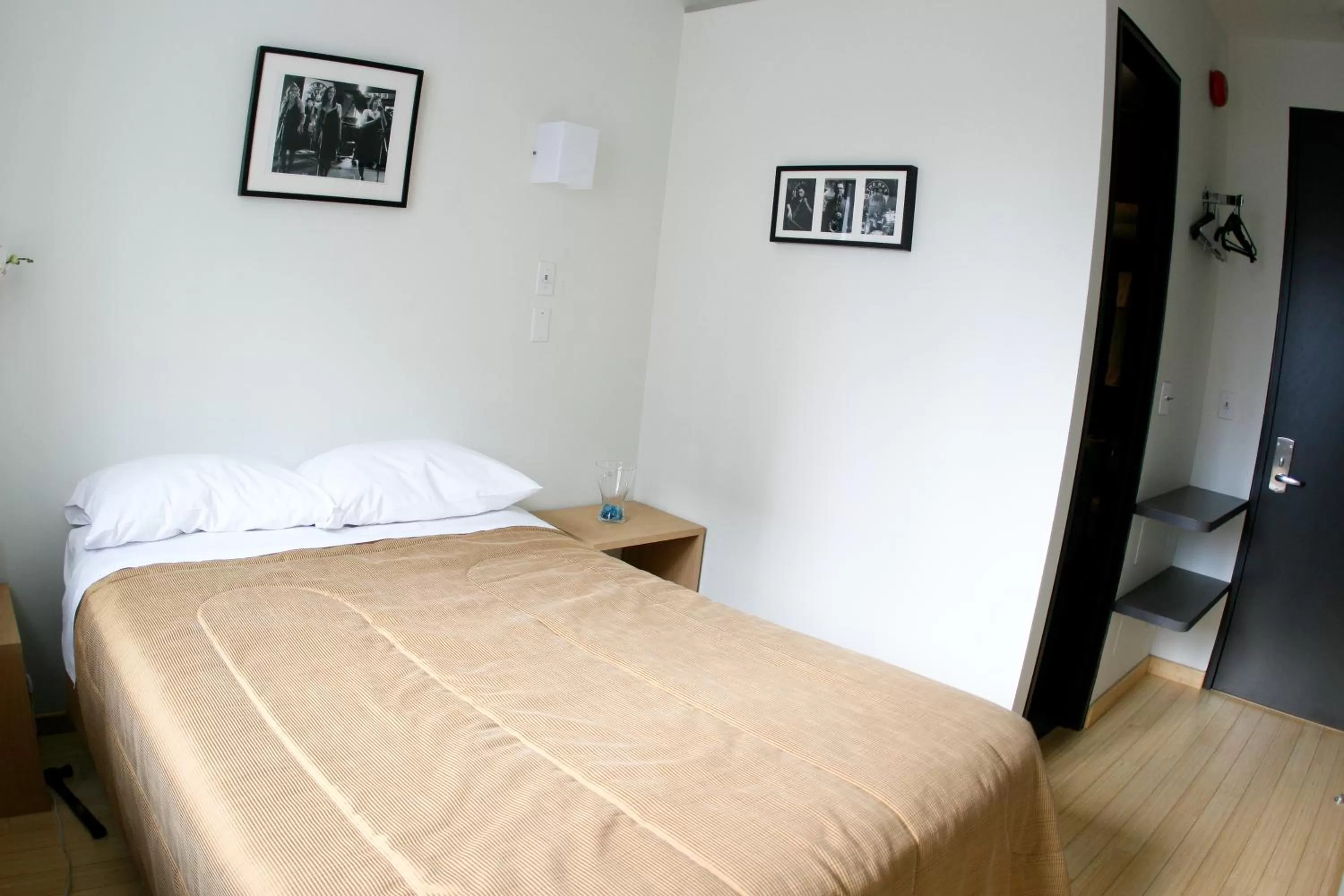 Bed in The Rex Hotel Jazz & Blues Bar